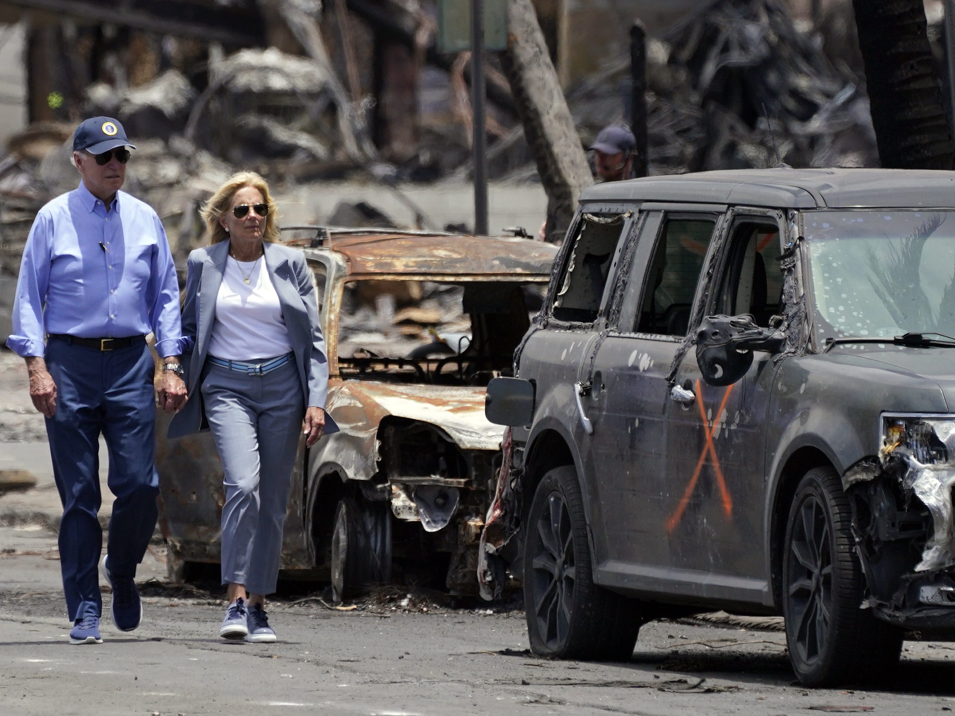 US-Präsident Joe Biden und First Lady Jill Biden in Lahaina nach der Brandkatastrophe. US-Präsident Joe Biden und First Lady Jill Biden in Lahaina nach der Brandkatastrophe.