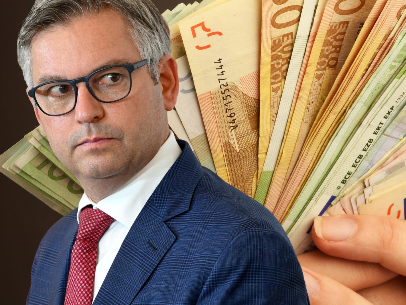 Auch der Finanzminister will Bargeld absichern.