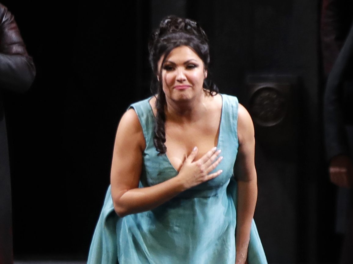 Sopranistin Anna Netrebko verklagt die New Yorker Met Opera.