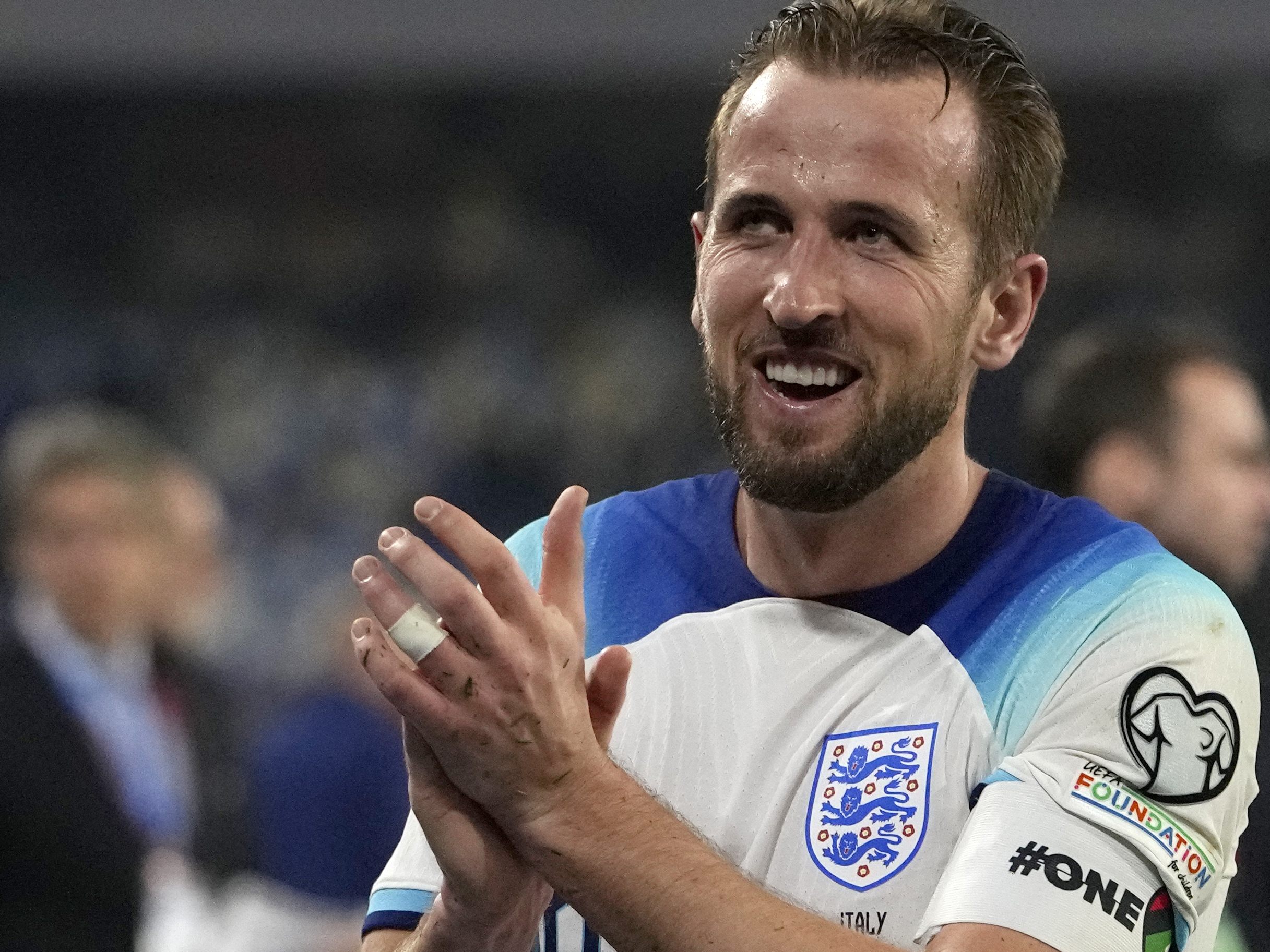 Wochenlanger Poker um Englands Goalgetter Harry Kane scheinbar vor Abschluss. Wochenlanger Poker um Englands Goalgetter Harry Kane scheinbar vor Abschluss.