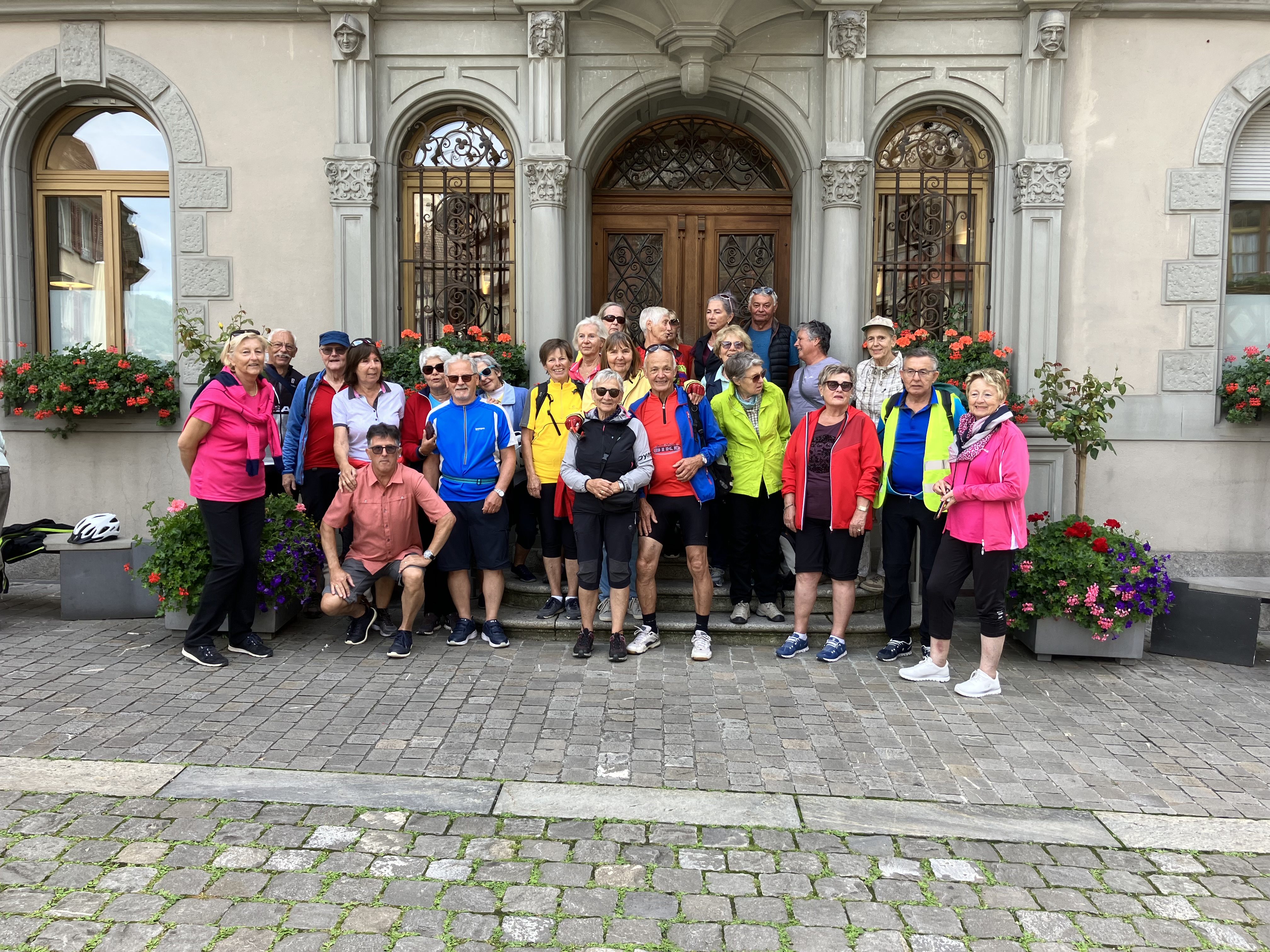 Gruppenbild vor dem Rathaus von Stein am Rhein Gruppenbild vor dem Rathaus von Stein am Rhein