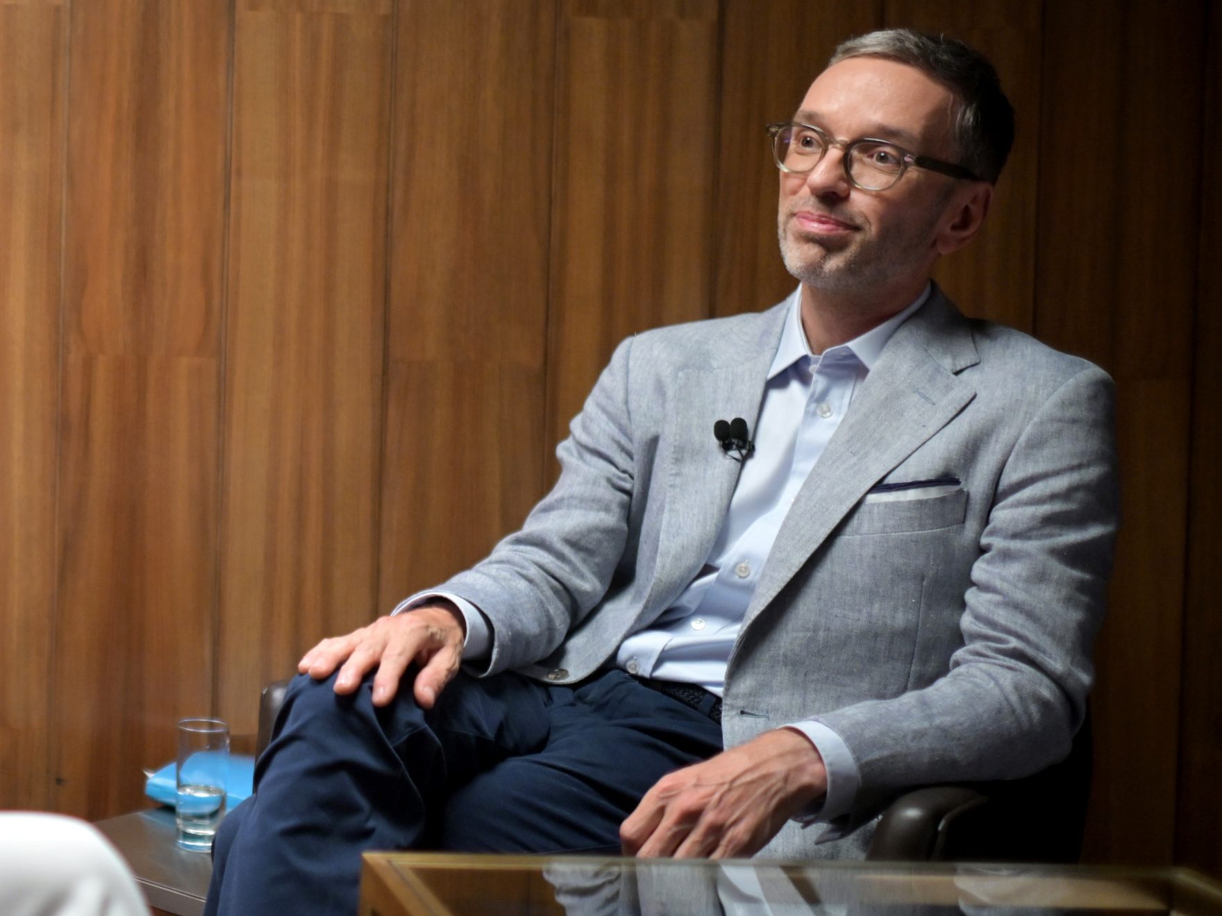 FPÖ-Chef Kickl sucht Verfassungsmehrheit mit ÖVP und FPÖ für Politiker-Gehälter.