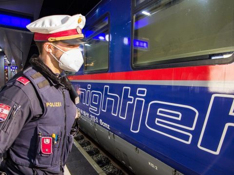 Zwei Jugendliche konnten im Zug festgenommen werden.
