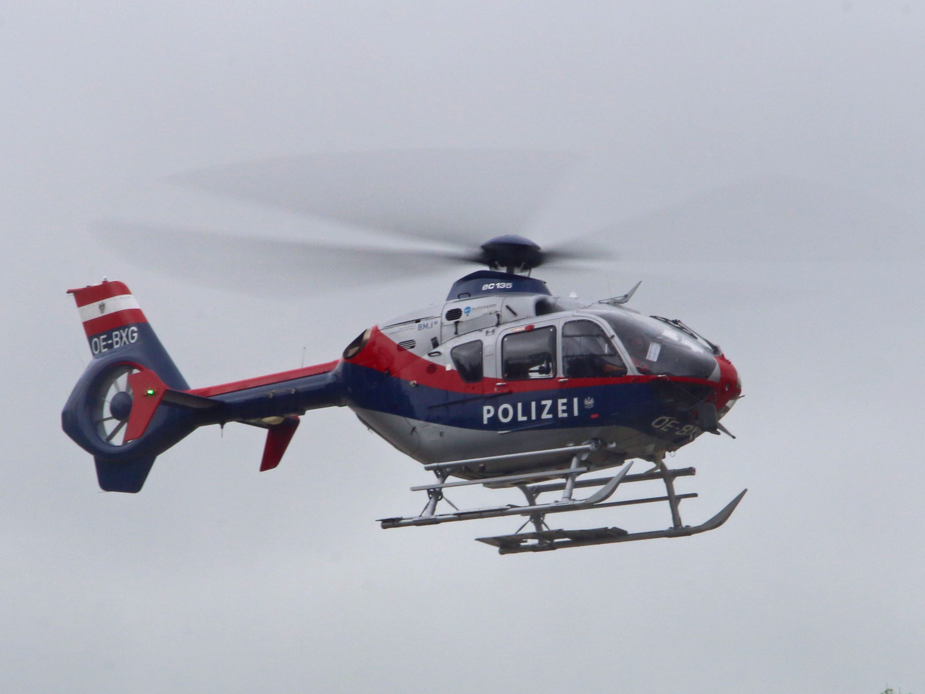 Der Polizeihubschrauber "Libelle" flog die sieben Belgier ins Tal. (Symbolbild)