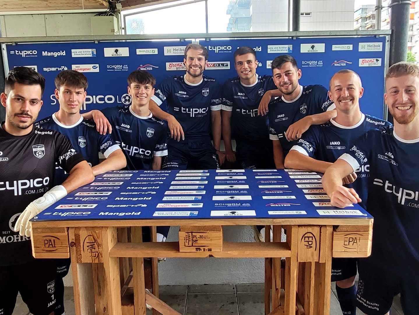 Aus dem eigenen Nachwuchs bis in die Kampfmannschaft des SV typico Lochau: Sandro Eichhübl, Simon Eberle, Nicolas Messmer, Niklas Außerlechner, Matteo Außerlechner, Fabio Feldkircher, Johannes Pichler, Patrick Prantl. Es fehlen: Lukas Rusch, Laith Al Mustafa, Muhamed Tajelddin. Aus dem eigenen Nachwuchs bis in die Kampfmannschaft des SV typico Lochau: Sandro Eichhübl, Simon Eberle, Nicolas Messmer, Niklas Außerlechner, Matteo Außerlechner, Fabio Feldkircher, Johannes Pichler, Patrick Prantl. Es fehlen: Lukas Rusch, Laith Al Mustafa, Muhamed Tajelddin.