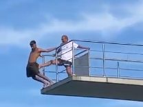 Jener Bademeister, der in Steyr einen Burschen vom Zehn-Meter-Turm getreten haben soll, wurde gekündigt.