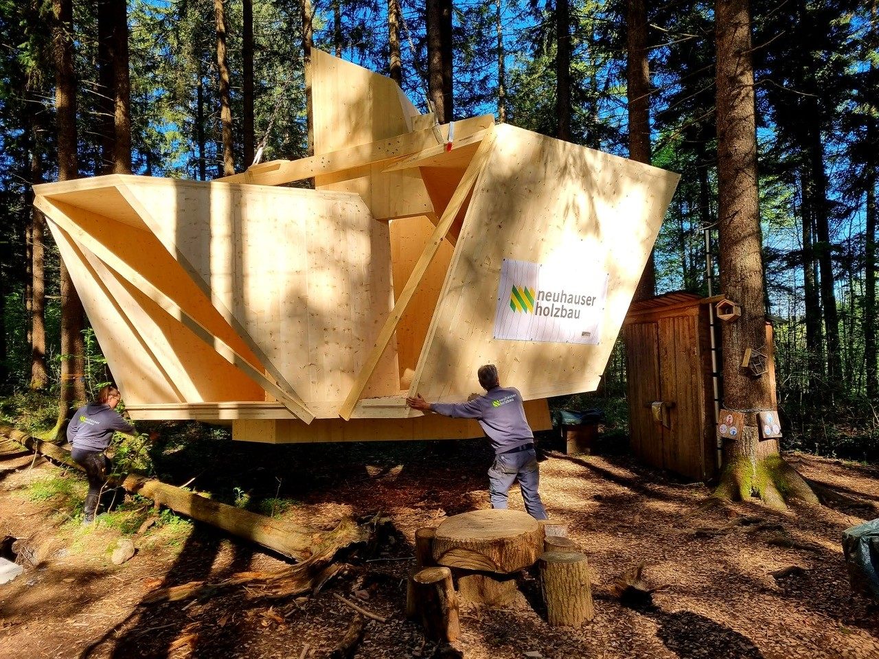 „Takka“ bedeutet aus dem finnischen übersetzt „Feuer“. Der neue Innenraum des Waldkindergartens soll Schutz vor Wind und Wetter bieten. „Takka“ bedeutet aus dem finnischen übersetzt „Feuer“. Der neue Innenraum des Waldkindergartens soll Schutz vor Wind und Wetter bieten.