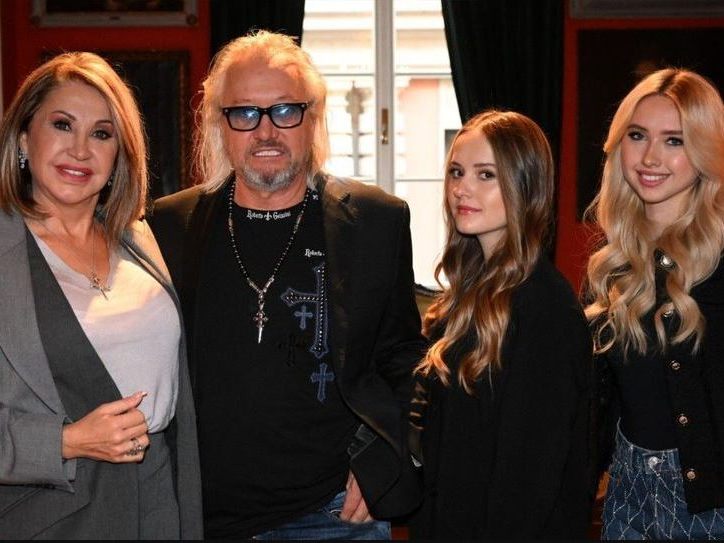 Die Geissens kennt man als vierköpfige Familie, doch lange waren Robert und Carmen Geiss nur zu zweit - sie mussten neun Fehlgeburten verkraften. Die Geissens kennt man als vierköpfige Familie, doch lange waren Robert und Carmen Geiss nur zu zweit - sie mussten neun Fehlgeburten verkraften.