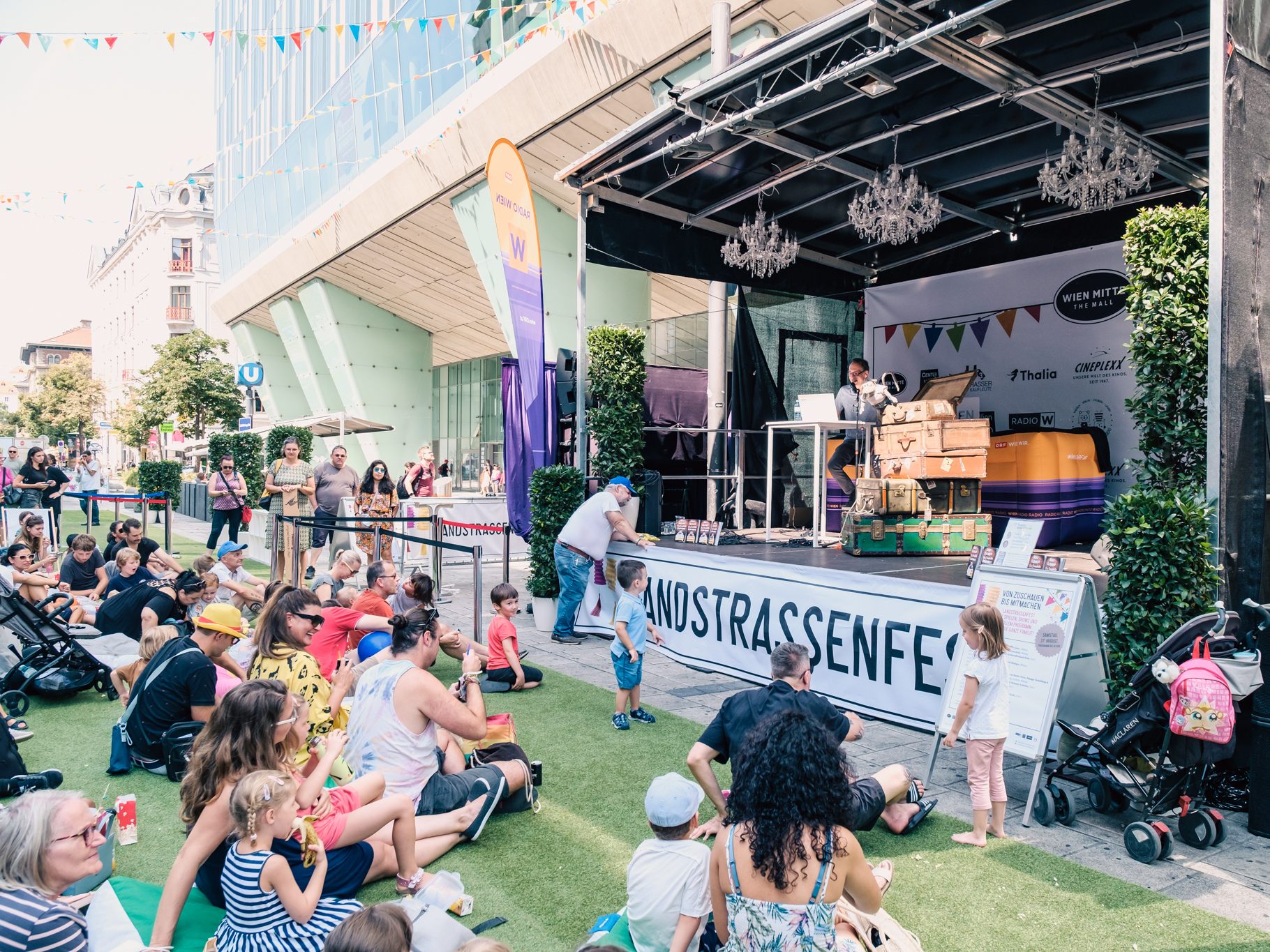 Buntes Programm beim Landstraßenfest. Buntes Programm beim Landstraßenfest.