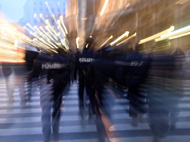 Ein 19-Jähriger attackierte in Wien auf offener Straße den Freund seiner Schwester.