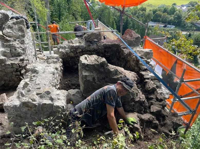 Restaurierung der Ruine Neuburg.