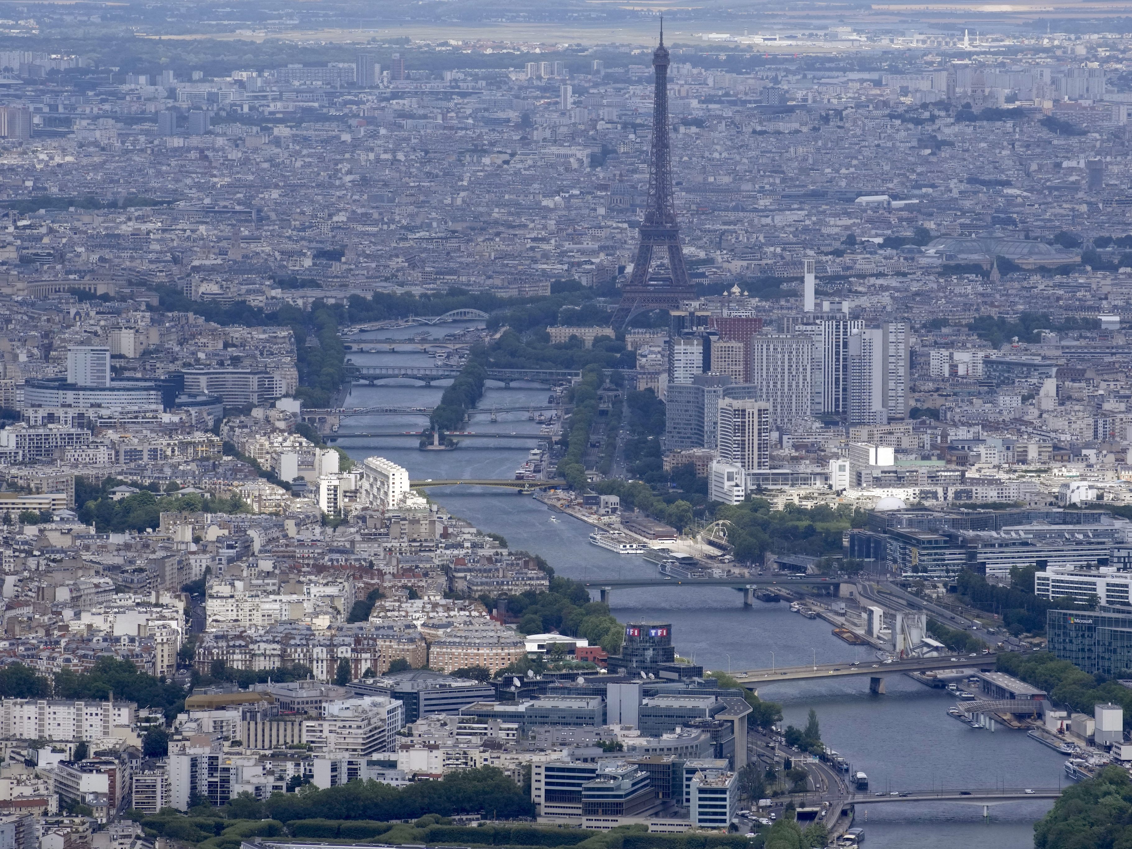 Die Frau wurde mitten in Paris vergewaltigt.