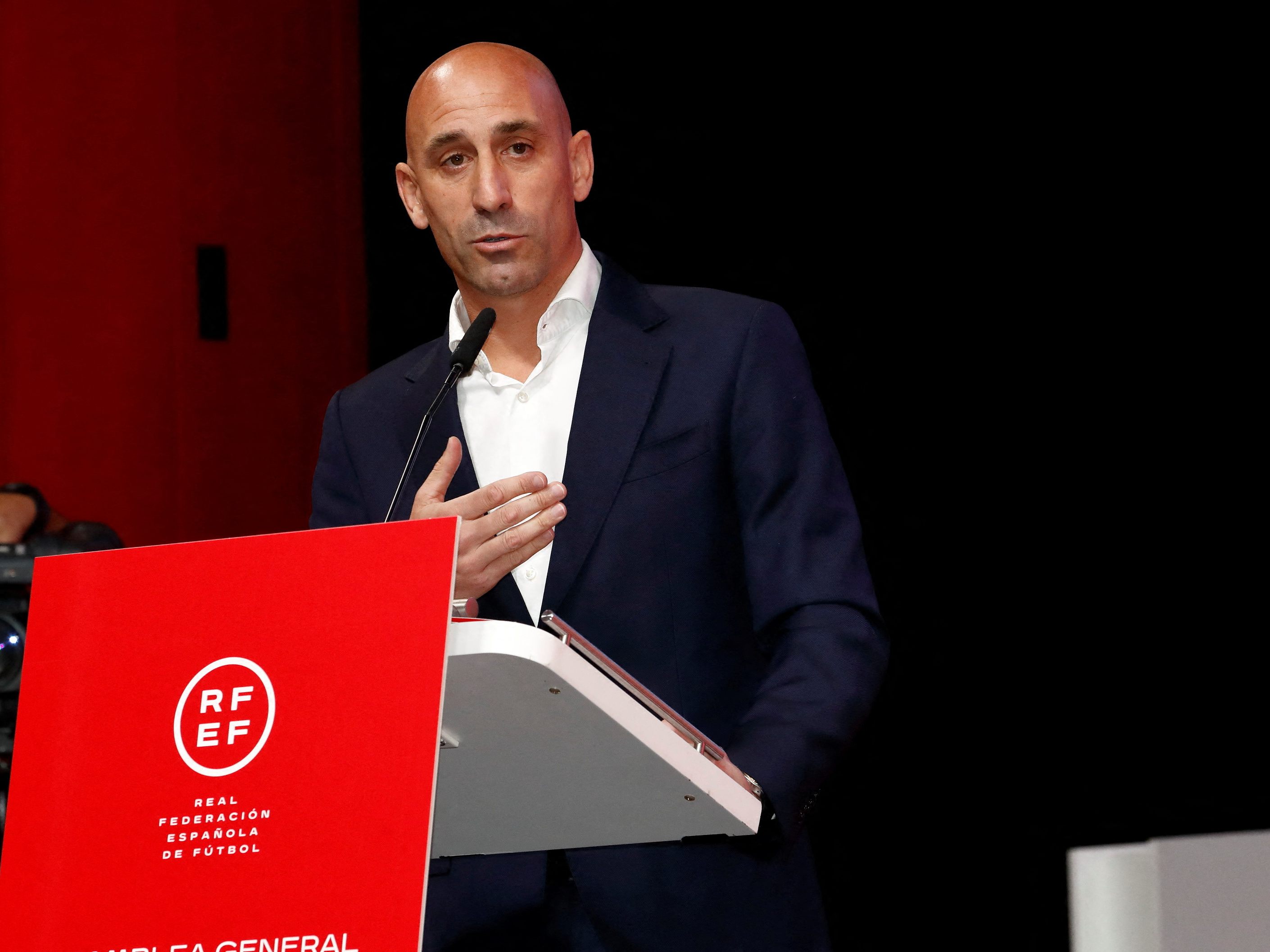 Luis Rubiales inszeniert sich als Opfer. Luis Rubiales inszeniert sich als Opfer.