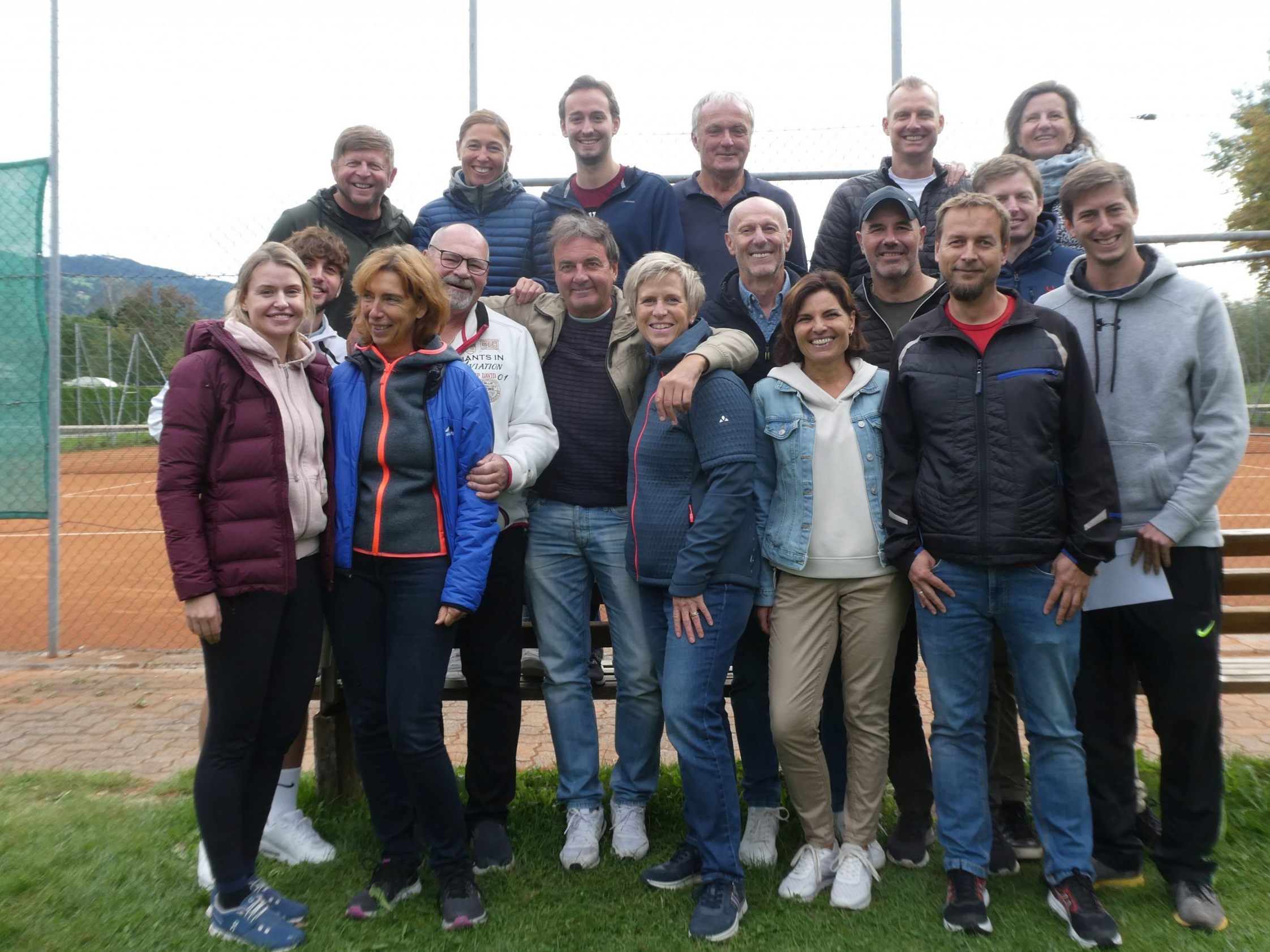 Die Finalisten der diesjährigen Vereinsmeisterschaft des Tennisclubs Hörbranz.