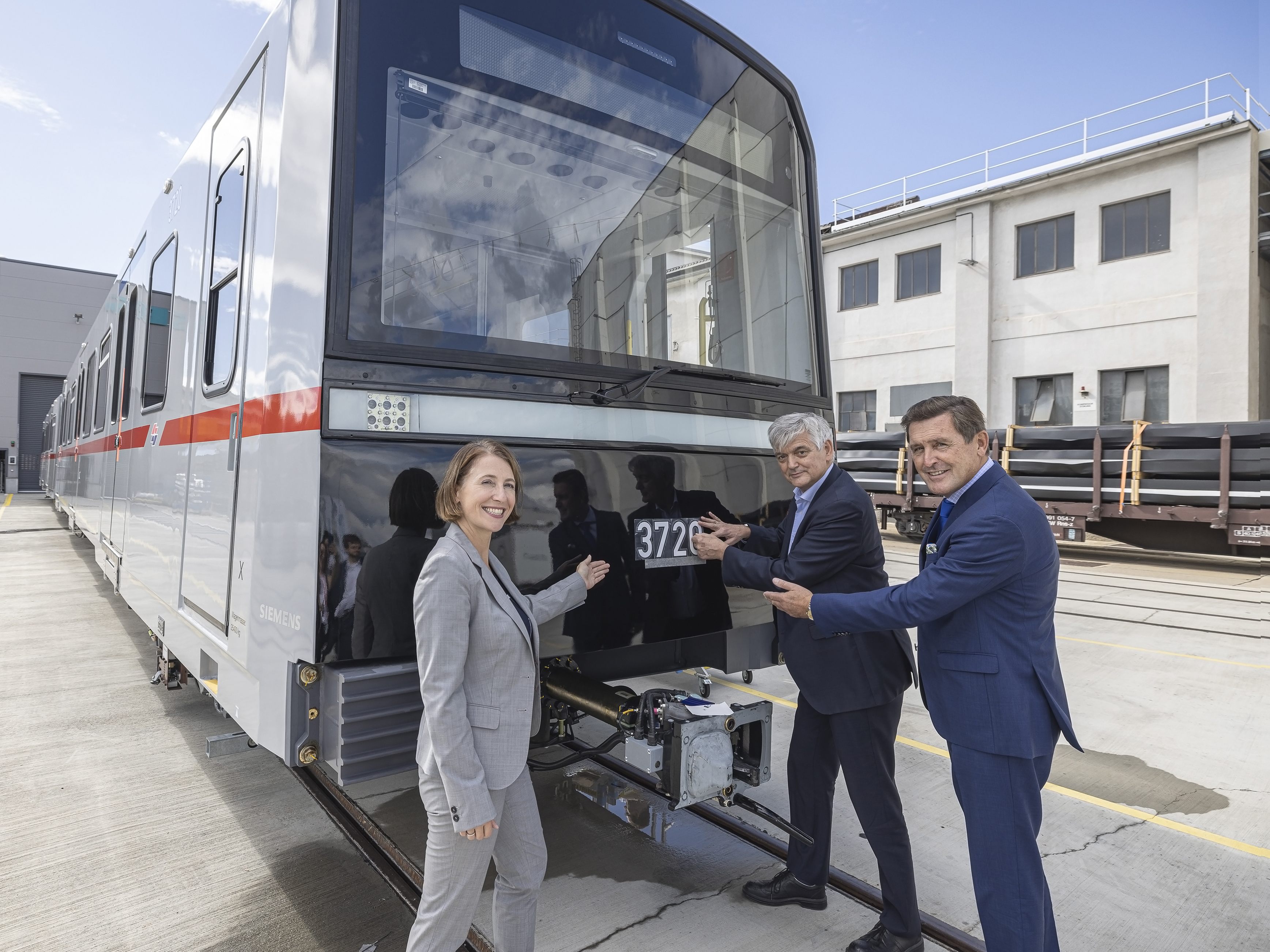 Die Stadt Wien und die Wiener Linien haben weitere zehn X-Wagen-Züge bestellt. Die Stadt Wien und die Wiener Linien haben weitere zehn X-Wagen-Züge bestellt.