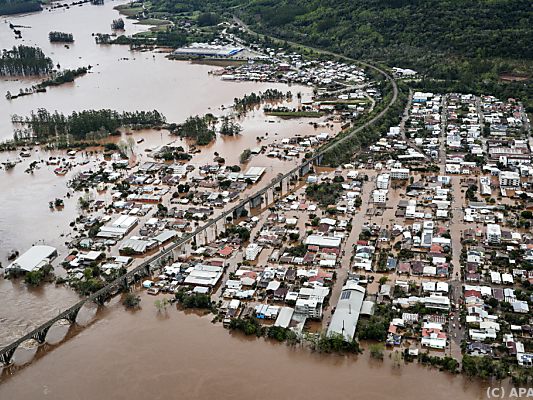 Mehr als 25.000 Menschen in rund 60 Städten von Unwetter betroffen