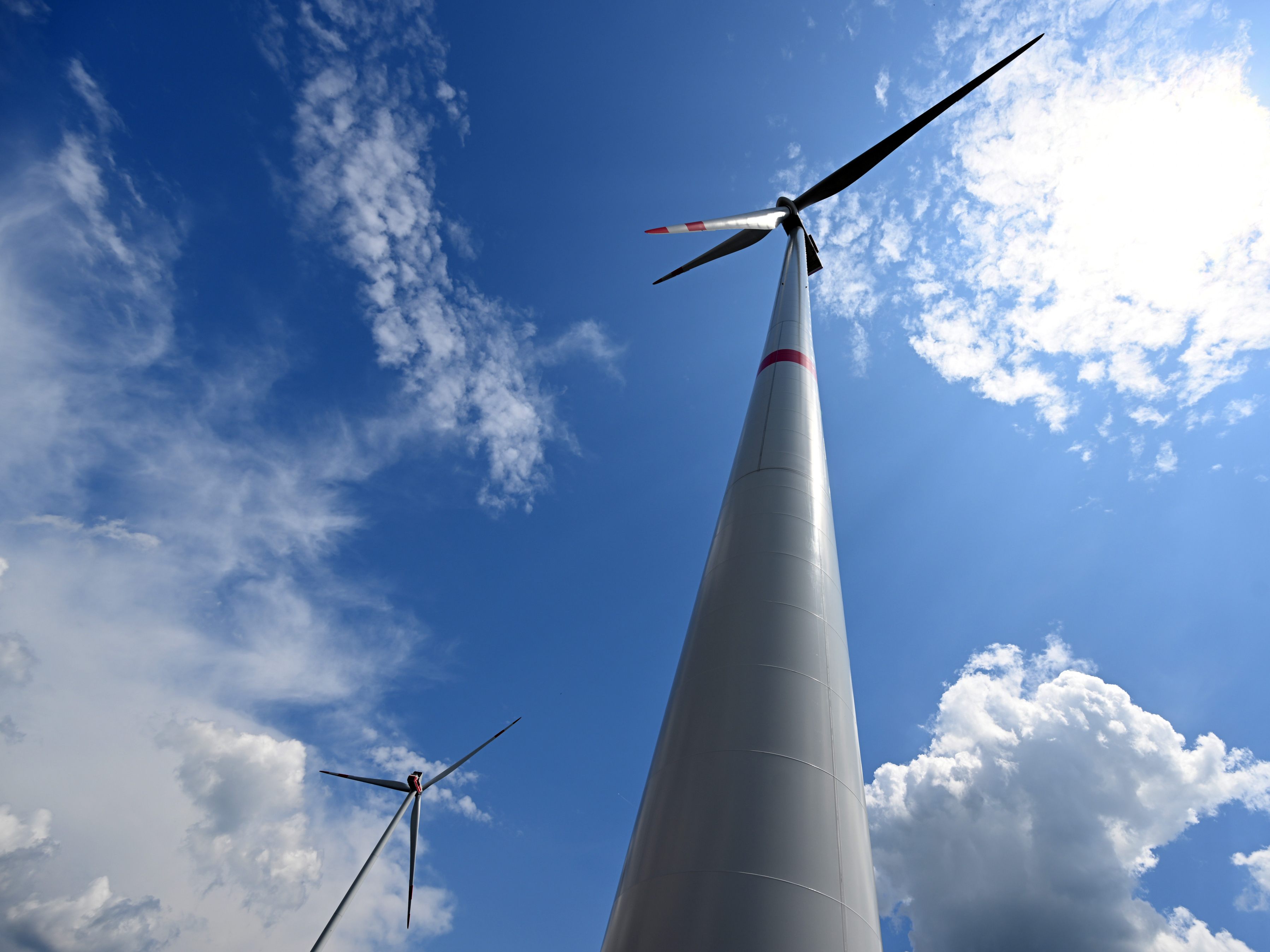 Die FPÖ NÖ sieht Volksbefragungen beim Ausbau der erneuerbaren Energie für notwendig. Die FPÖ NÖ sieht Volksbefragungen beim Ausbau der erneuerbaren Energie für notwendig.