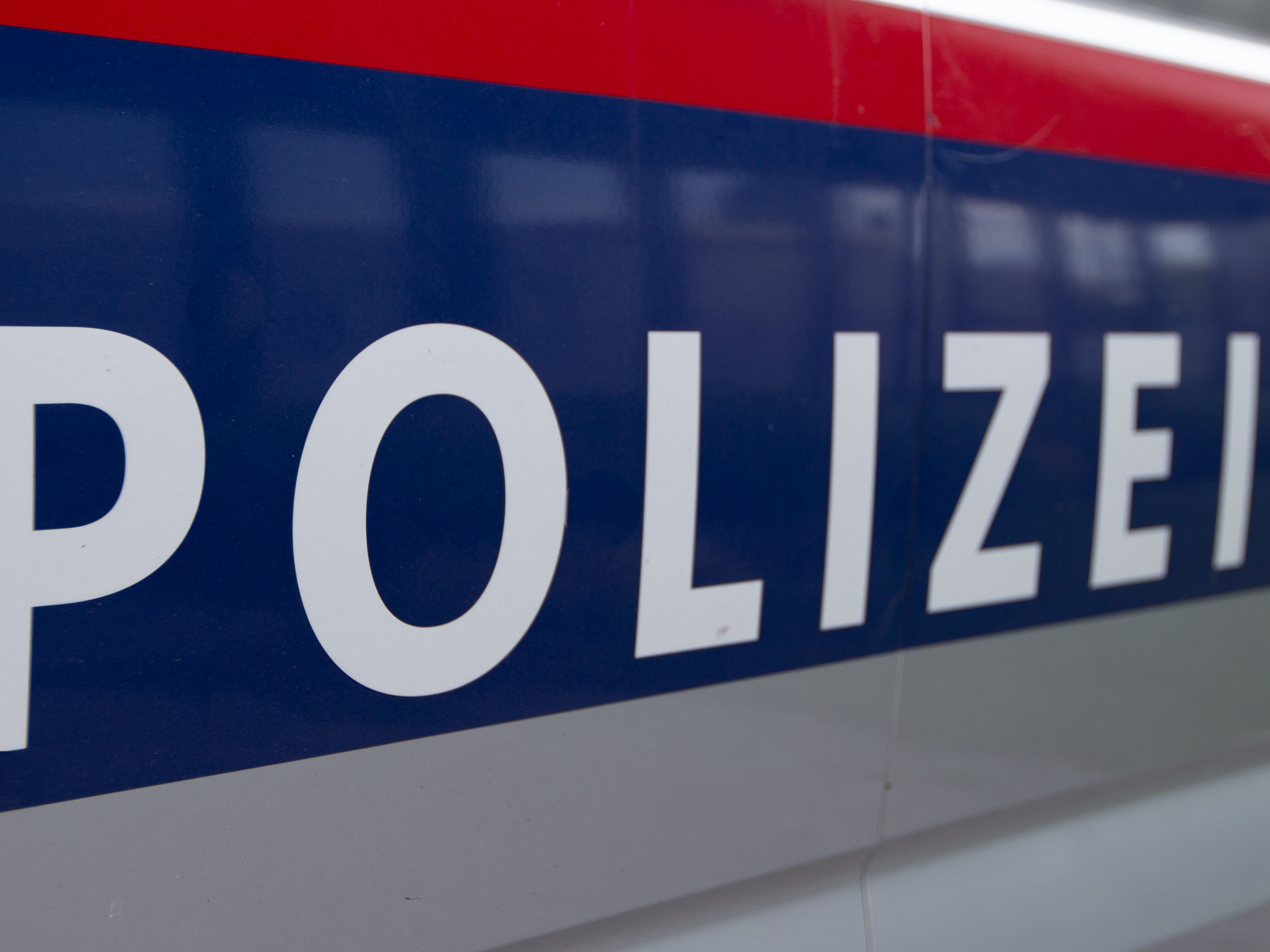 Ein 27-Jähriger wurde nach einem Trafik-Überfall festgenommen. Ein 27-Jähriger wurde nach einem Trafik-Überfall festgenommen.