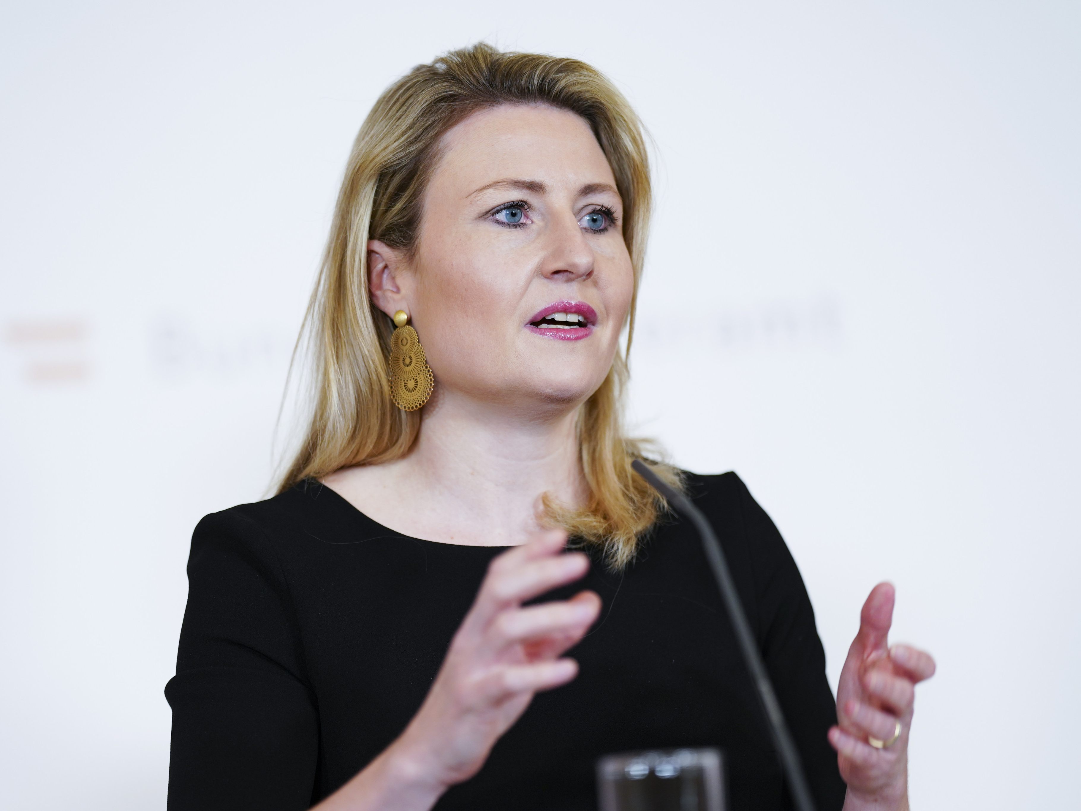 Geht es nach der Ministerin, soll die Elternberatung künftig wie etwa die Ultraschalluntersuchungen fix im Mutter-Kind-Pass verankert sein. Geht es nach der Ministerin, soll die Elternberatung künftig wie etwa die Ultraschalluntersuchungen fix im Mutter-Kind-Pass verankert sein.
