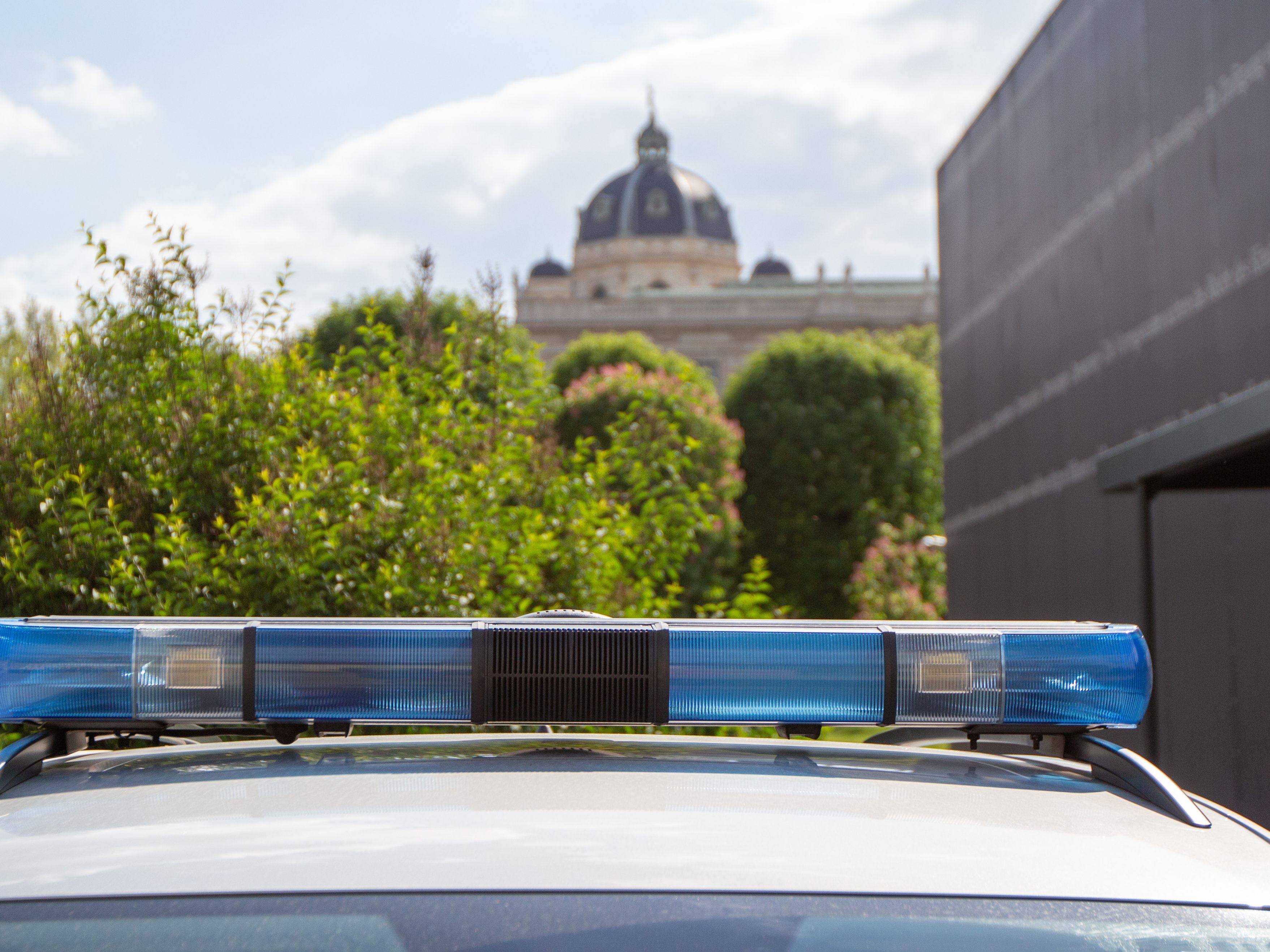 Die Polizei ermittelt weiterhin nach den Pkw-Detonationen. Die Polizei ermittelt weiterhin nach den Pkw-Detonationen.