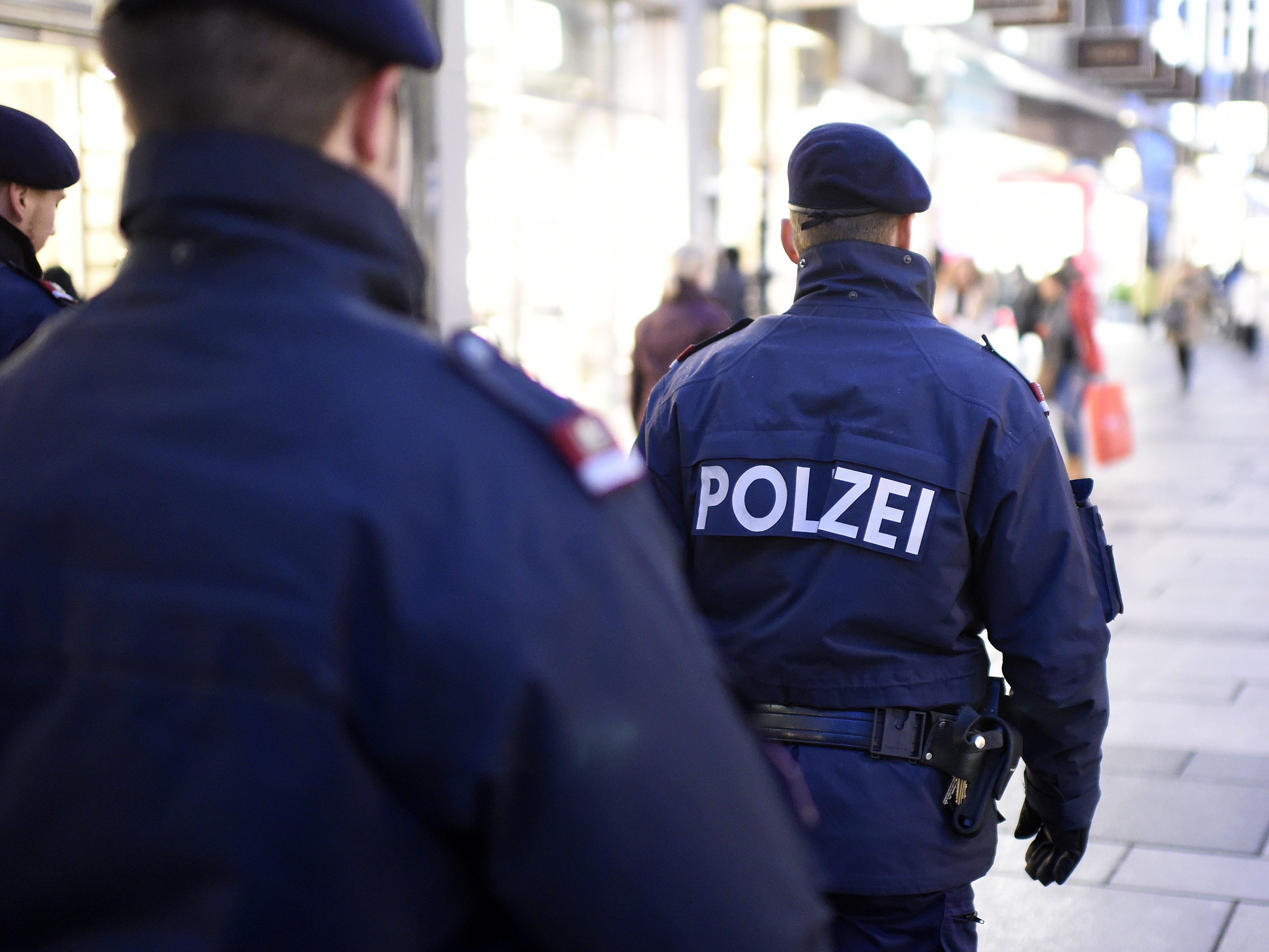 Ein 33-Jähriger erdrosselte beinahe einen Mitbewohner in einer Wohnungslosenunterkunft in Wien-Leopoldstadt. Ein 33-Jähriger erdrosselte beinahe einen Mitbewohner in einer Wohnungslosenunterkunft in Wien-Leopoldstadt.