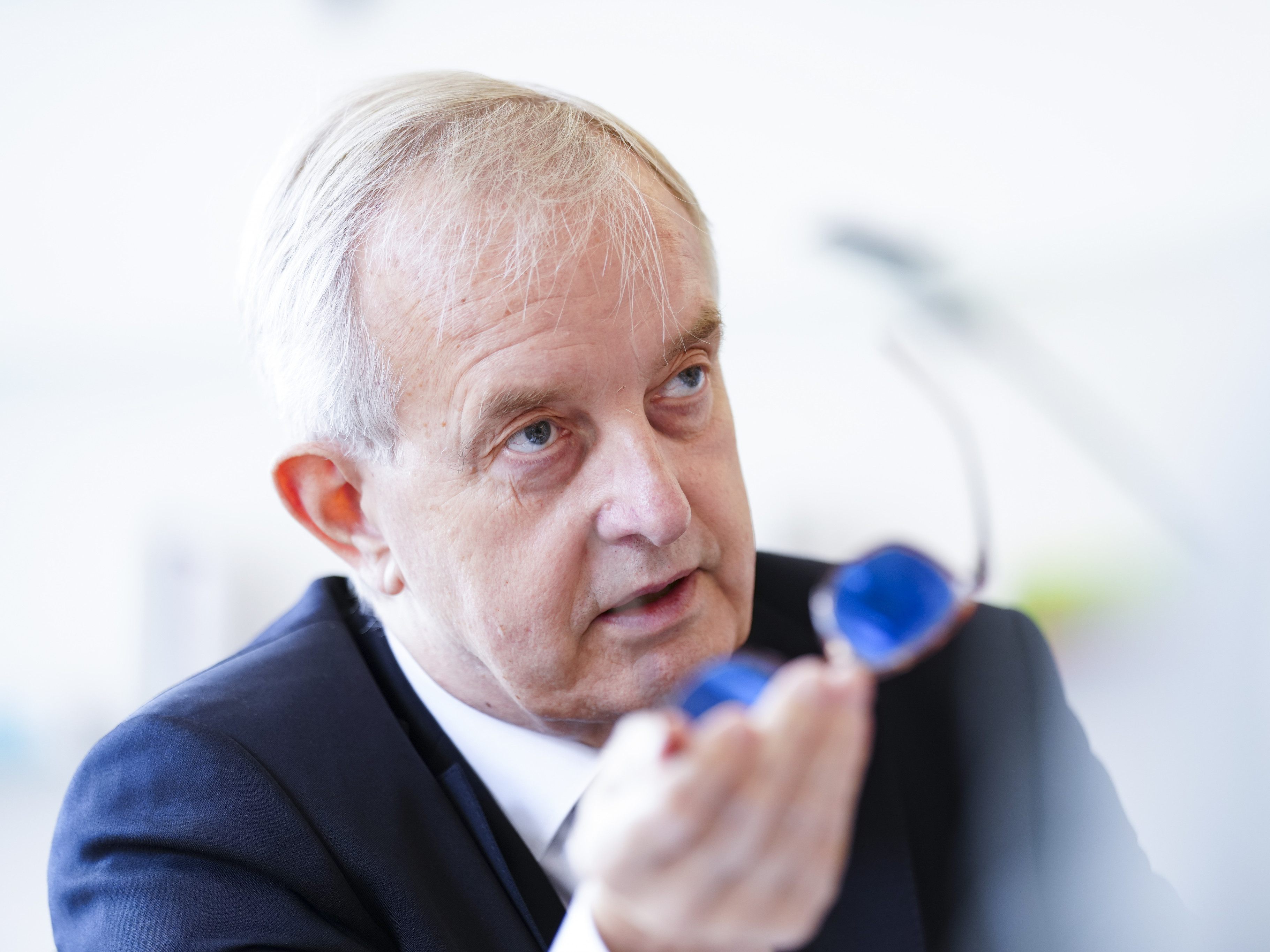 Rücktrittsaufforderung von Vorstandsmitgliedern gegenüber Steinhart. Rücktrittsaufforderung von Vorstandsmitgliedern gegenüber Steinhart.