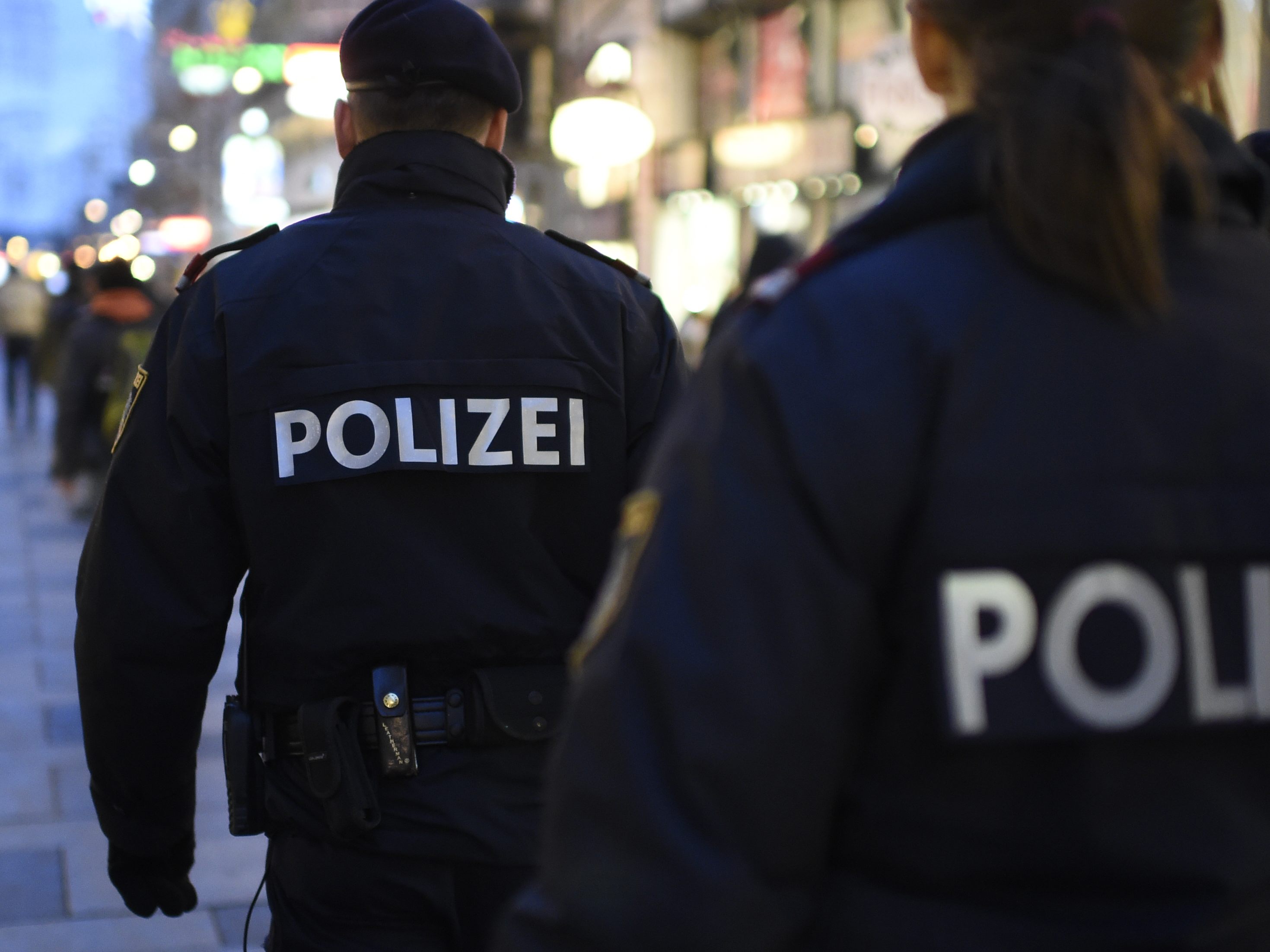 Ein 27-Jähriger schlug bei einer Kontrolle in Wien-Döbling einen Polizisten.