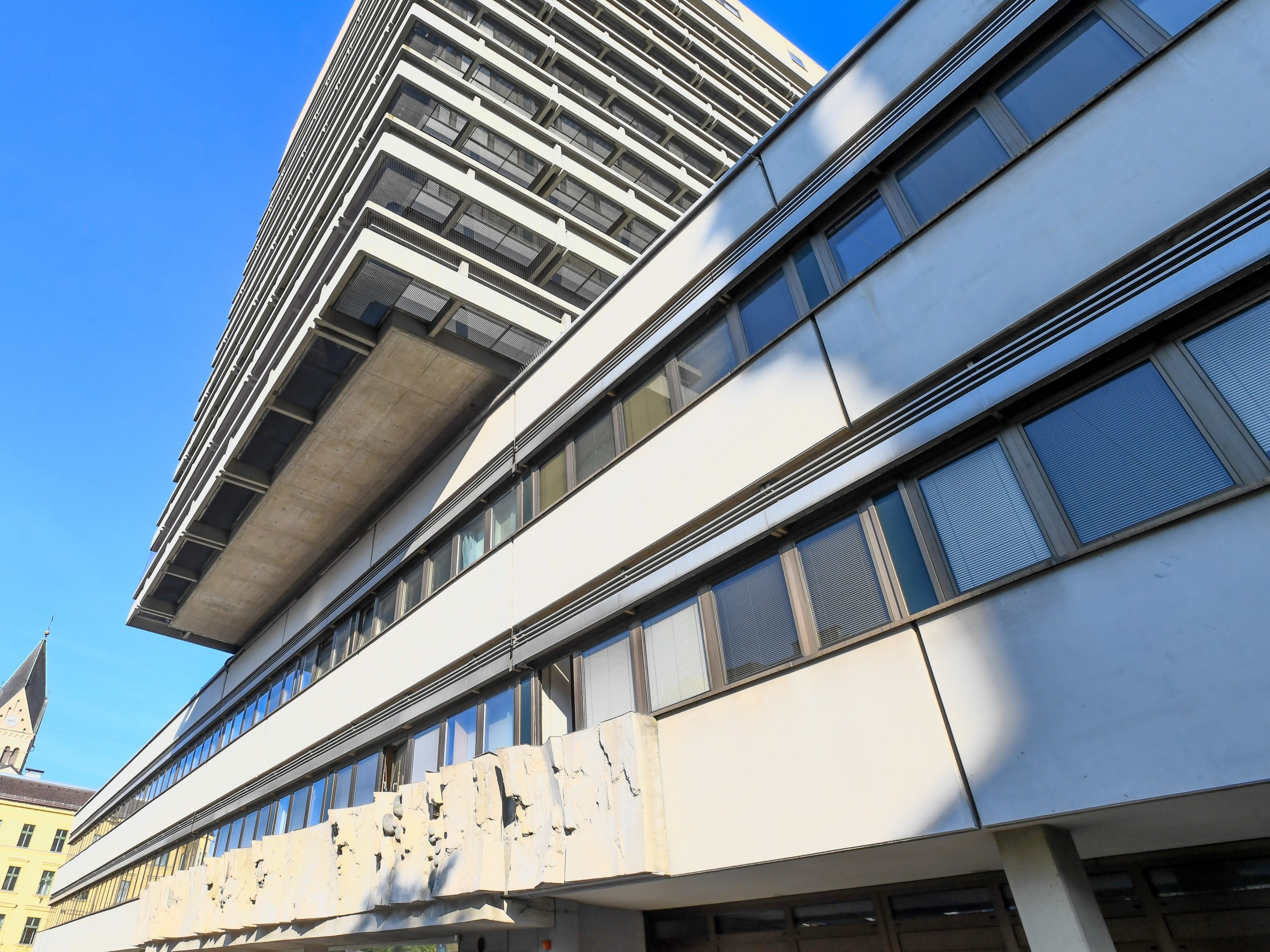 Am Innsbrucker Landesgericht wurde der angeklagte Sohn in eine Anstalt eingewiesen.
