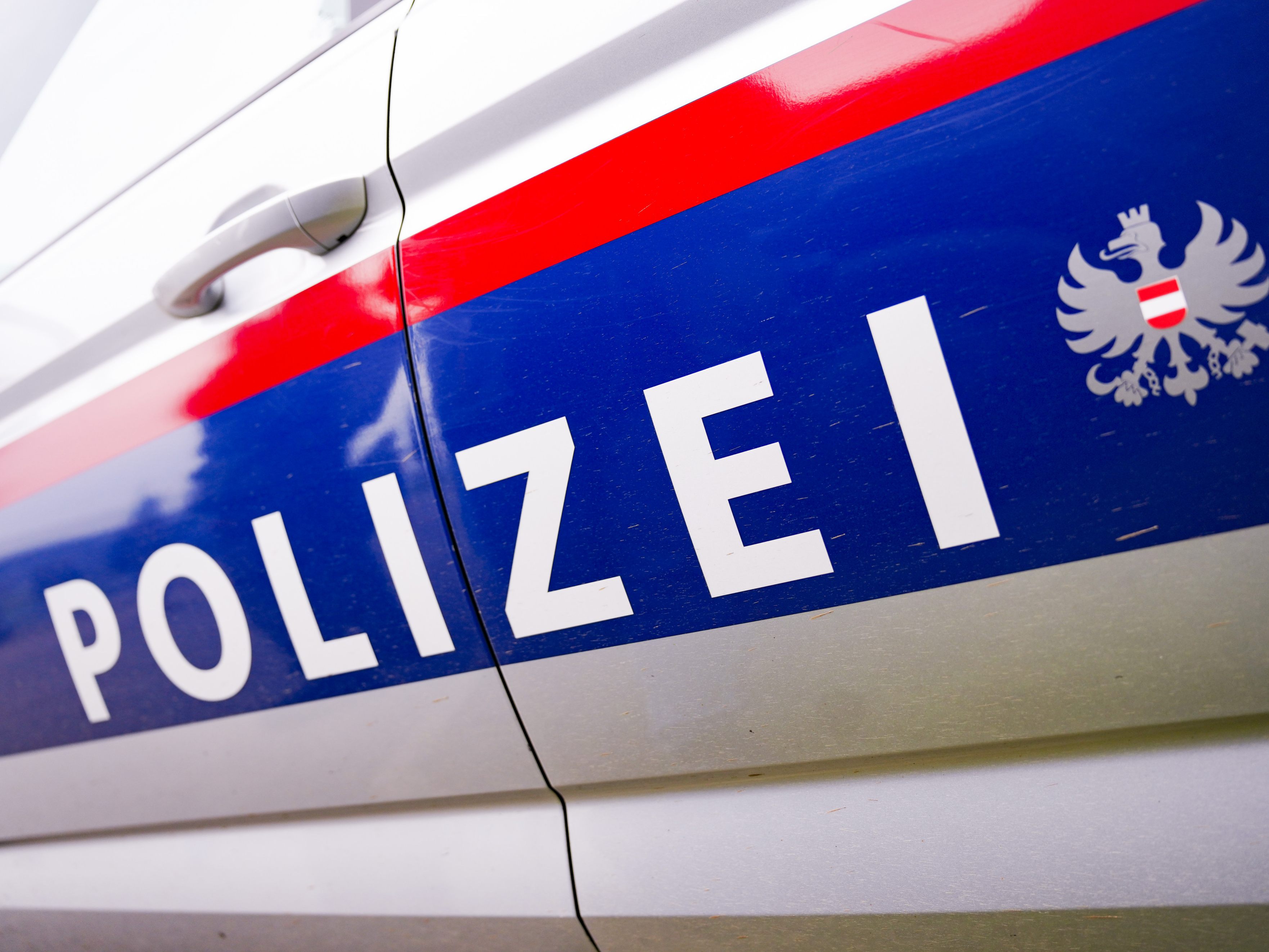 Ein Mann in Graz wollte seine Ehefrau aus dem Fenster stoßen.