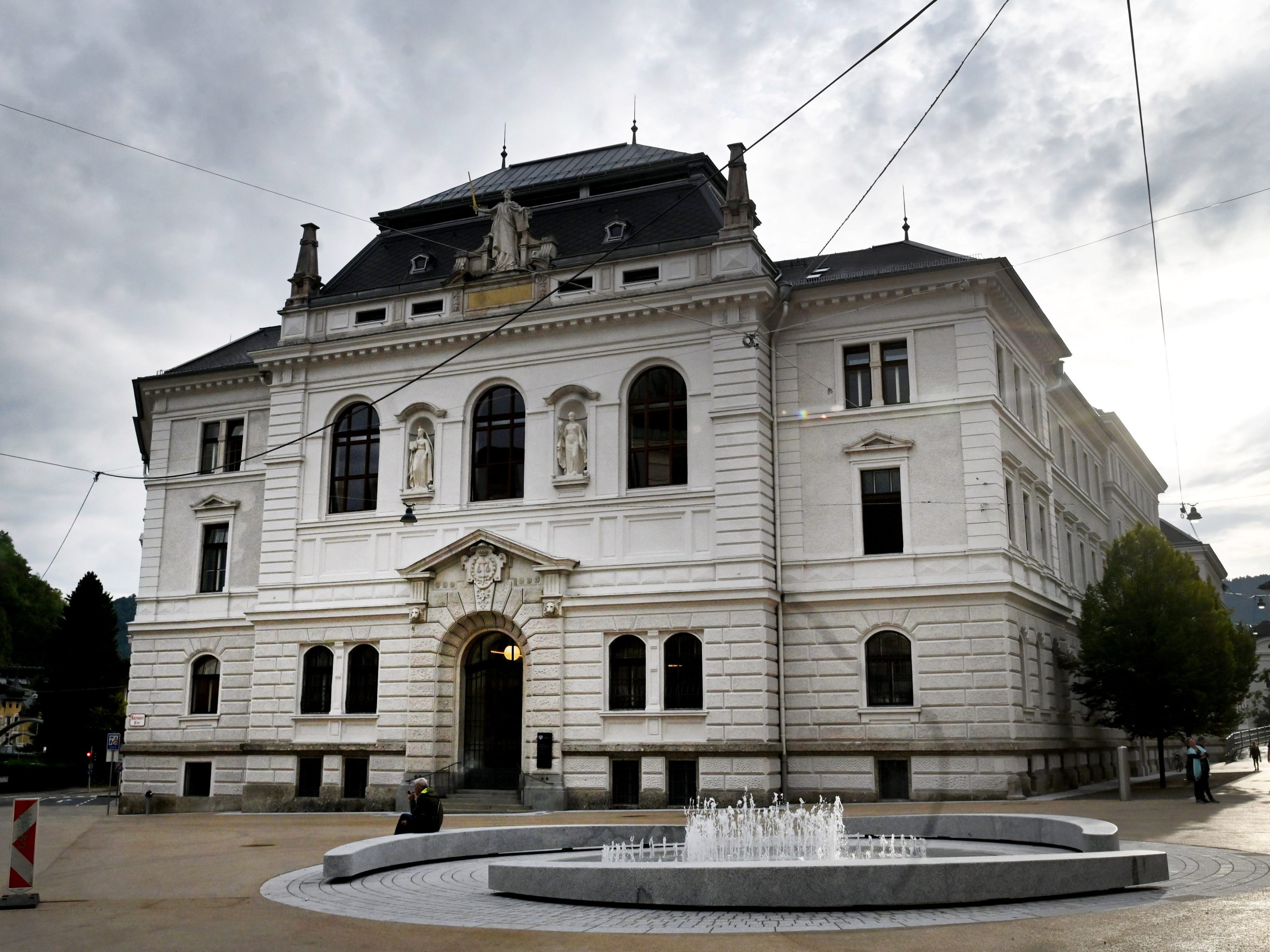 Am Landesgericht Salzburg wurde ein 16-Jähriger nach dem Verbotsgesetz zu sechs Jahren Haft auf Bewährung verurteilt.