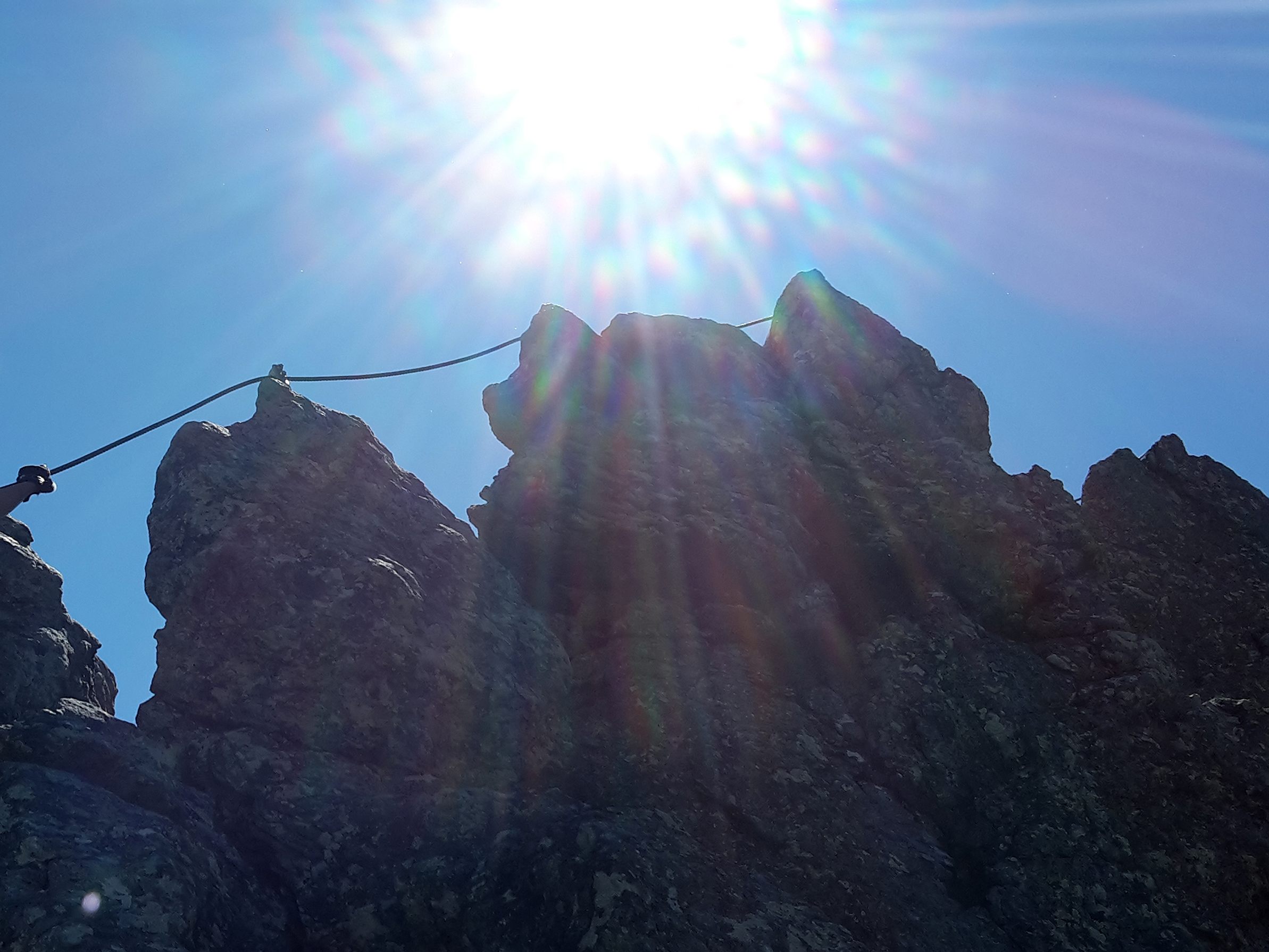 Ein Bergsteiger verlor nach einem Absturz in Tirol kurzzeitig das Bewusstsein.