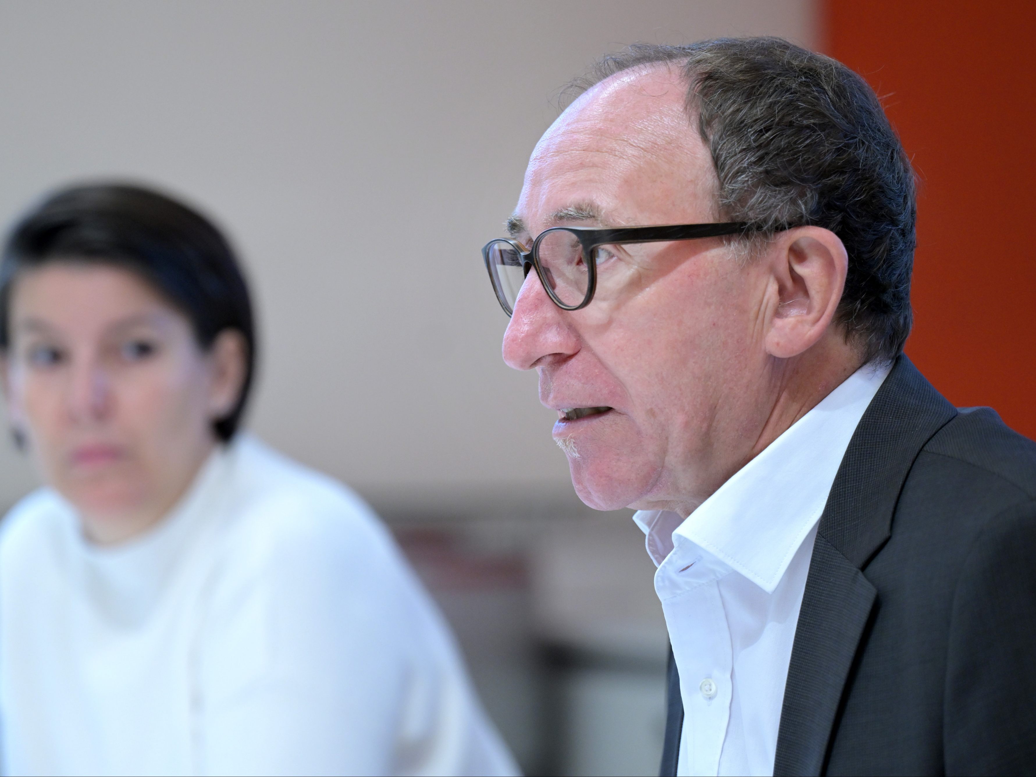 Vienna.at zeigt live die Statements nach dem Mediengespräch.