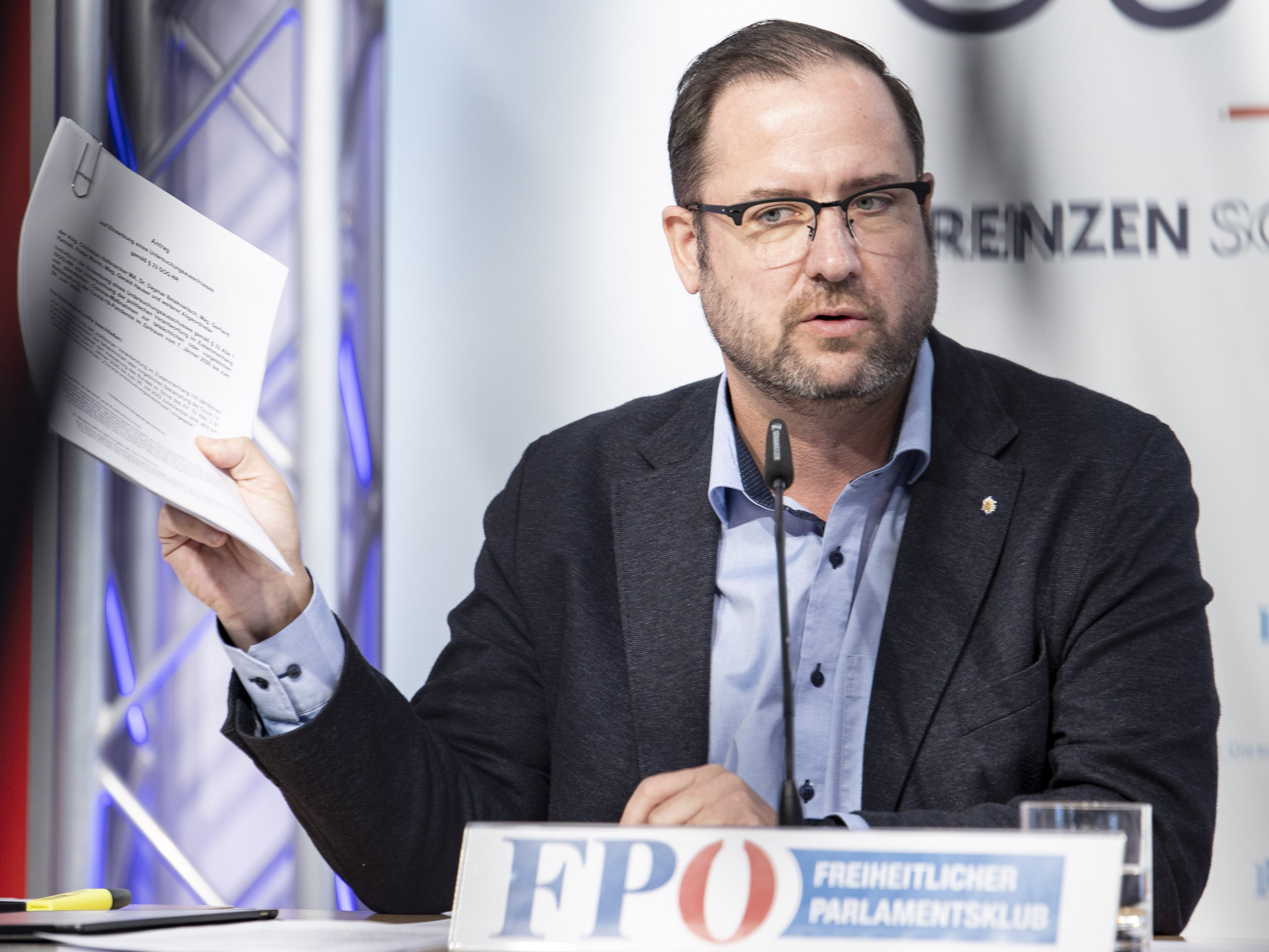 Die FPÖ kündigt eine "Herbstoffensive gegen Linksextremismus" an. Die FPÖ kündigt eine "Herbstoffensive gegen Linksextremismus" an.