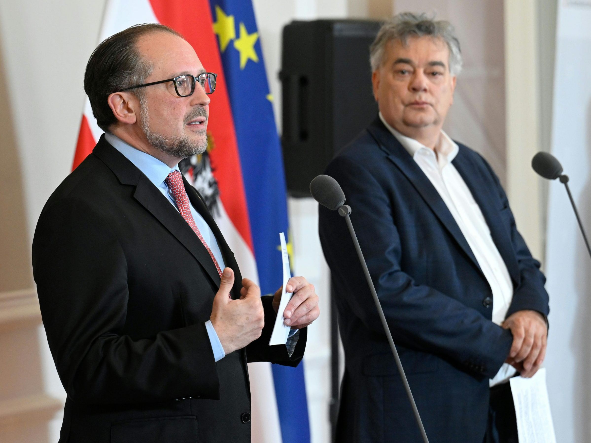 Schallenberg und Kogler kündigen mehr Geld für den Auslandskatastrophenfonds an. Schallenberg und Kogler kündigen mehr Geld für den Auslandskatastrophenfonds an.