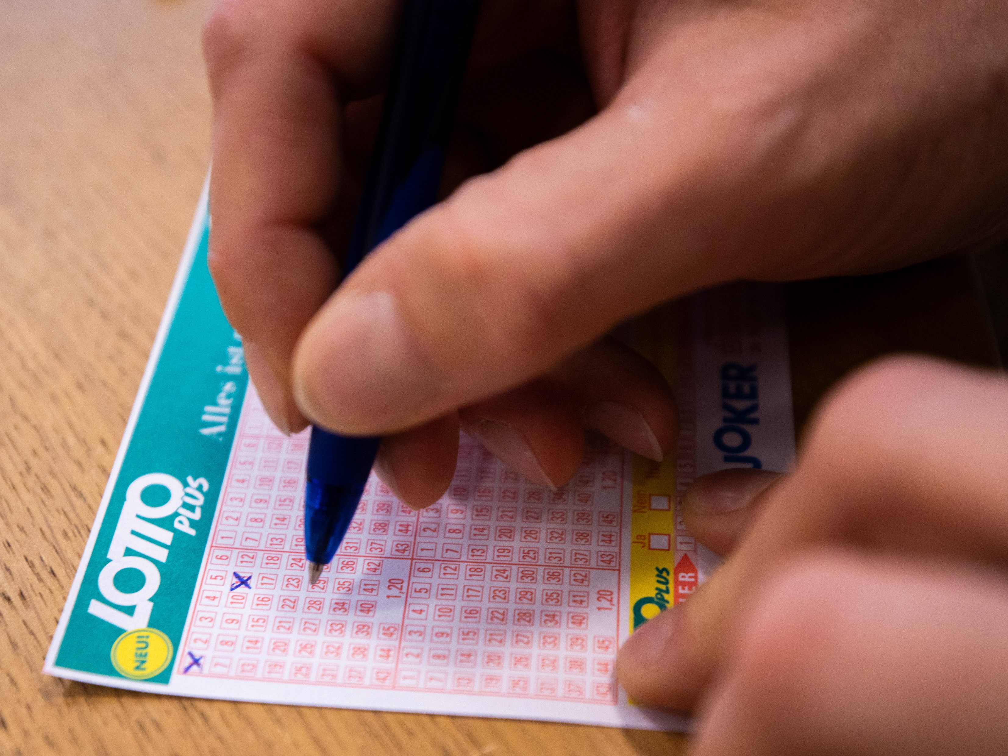 Bei der Lotto-Bonus-Ziehung warten 300.000 Euro extra.