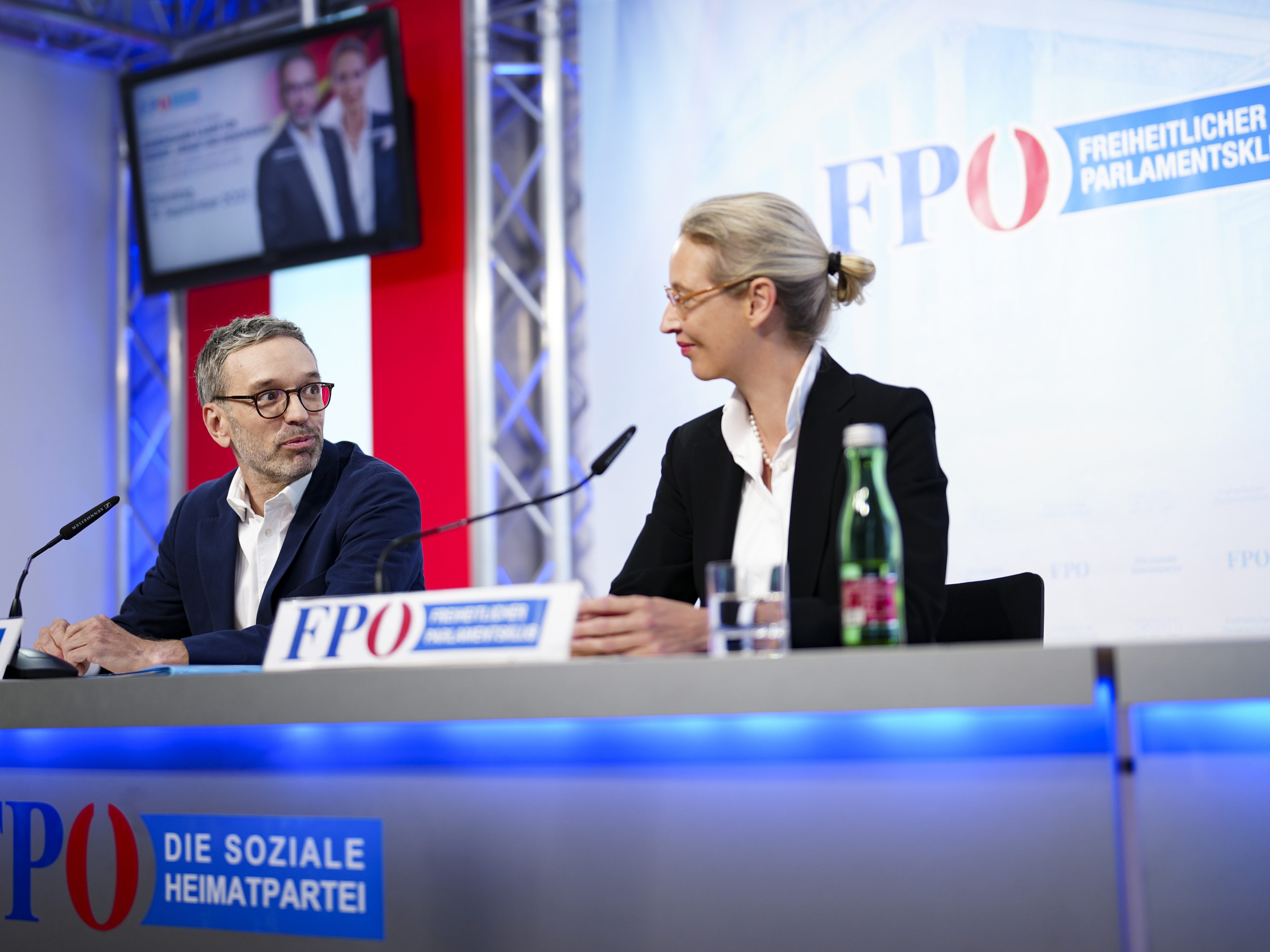 Kickl neben Weidel. Kickl neben Weidel.