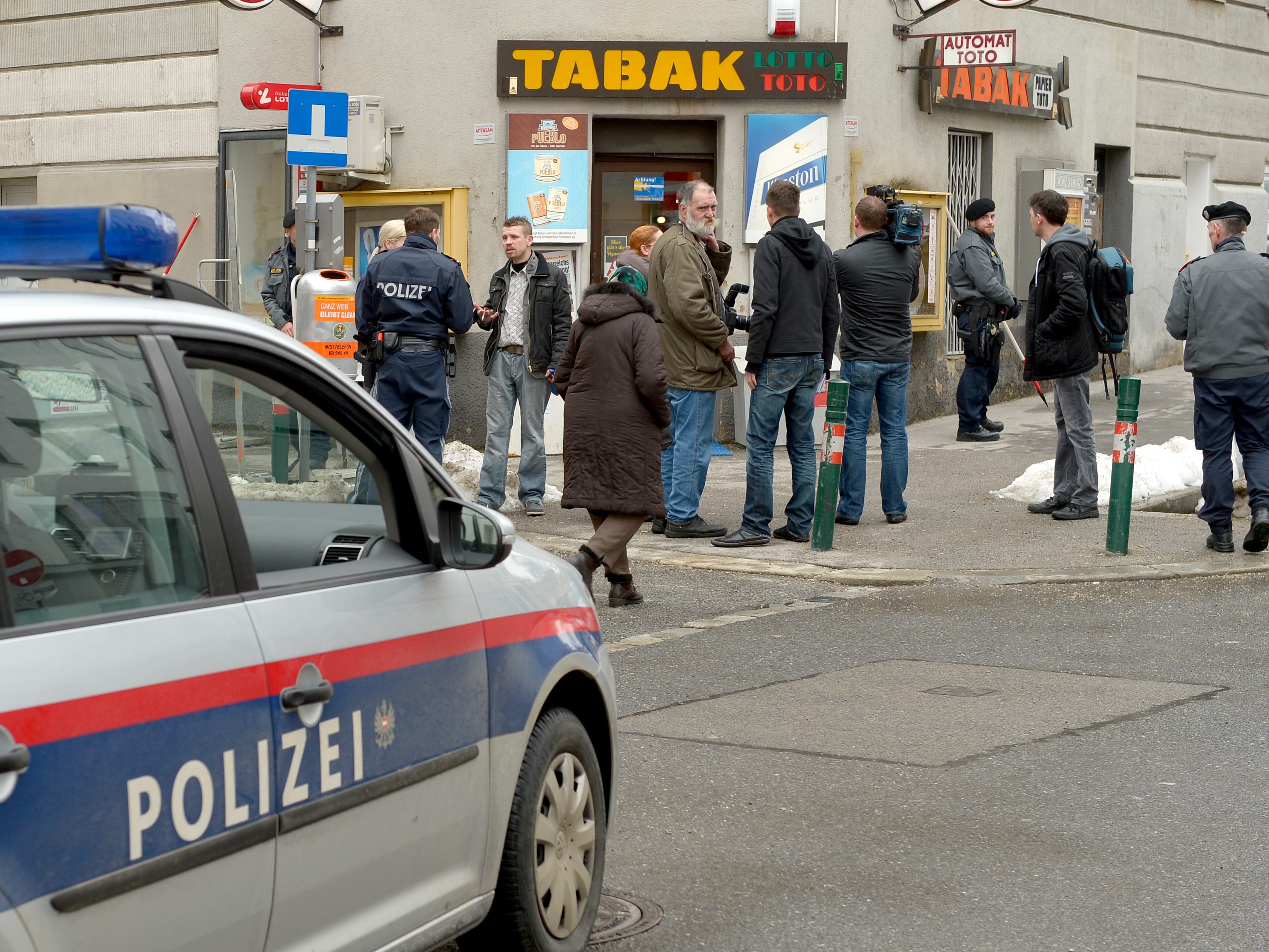 Ein 18-Jähriger wurde nach einem Übefall auf eine Trafik in Wien-Landstraße von der Polizei geschnappt. Ein 18-Jähriger wurde nach einem Übefall auf eine Trafik in Wien-Landstraße von der Polizei geschnappt.