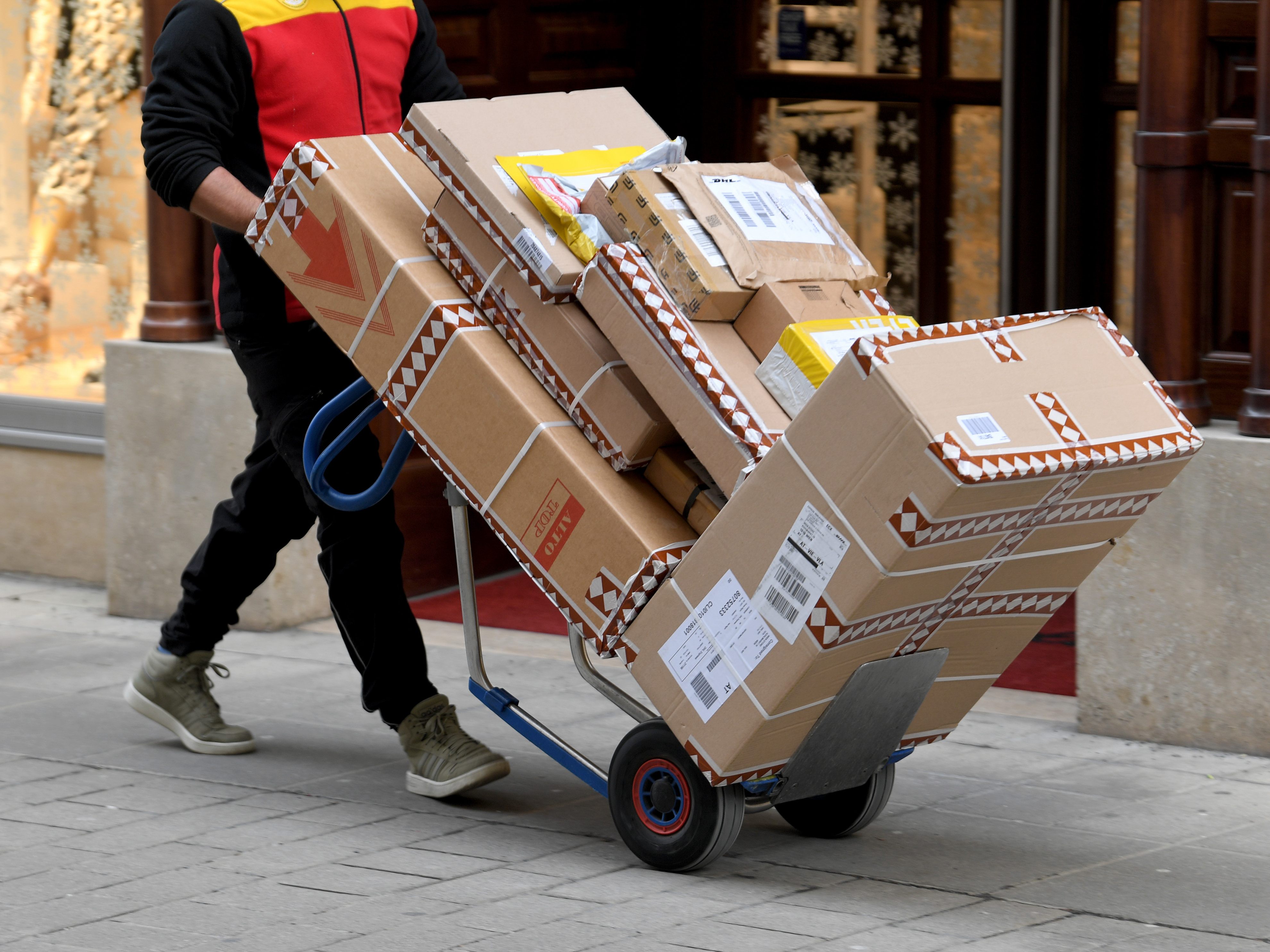 Paketzusteller erhalten ab 2024 im Schnitt um 16 Prozent mehr Lohn.
