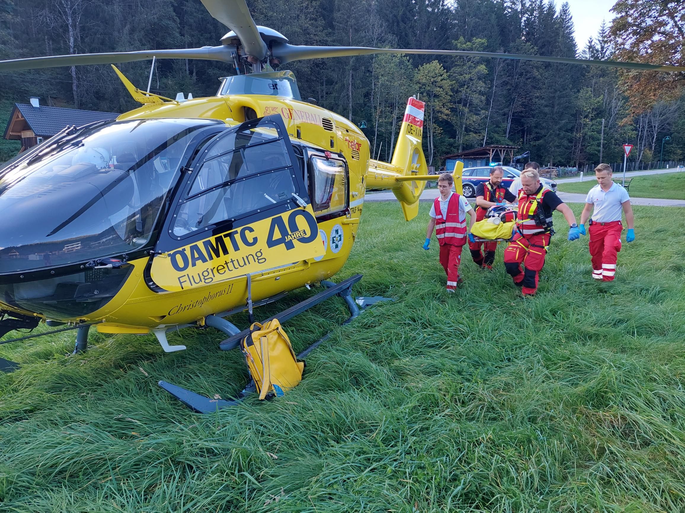 Der schwer verletzte Bub wurde ins Klinikum Klagenfurt geflogen. Der schwer verletzte Bub wurde ins Klinikum Klagenfurt geflogen.
