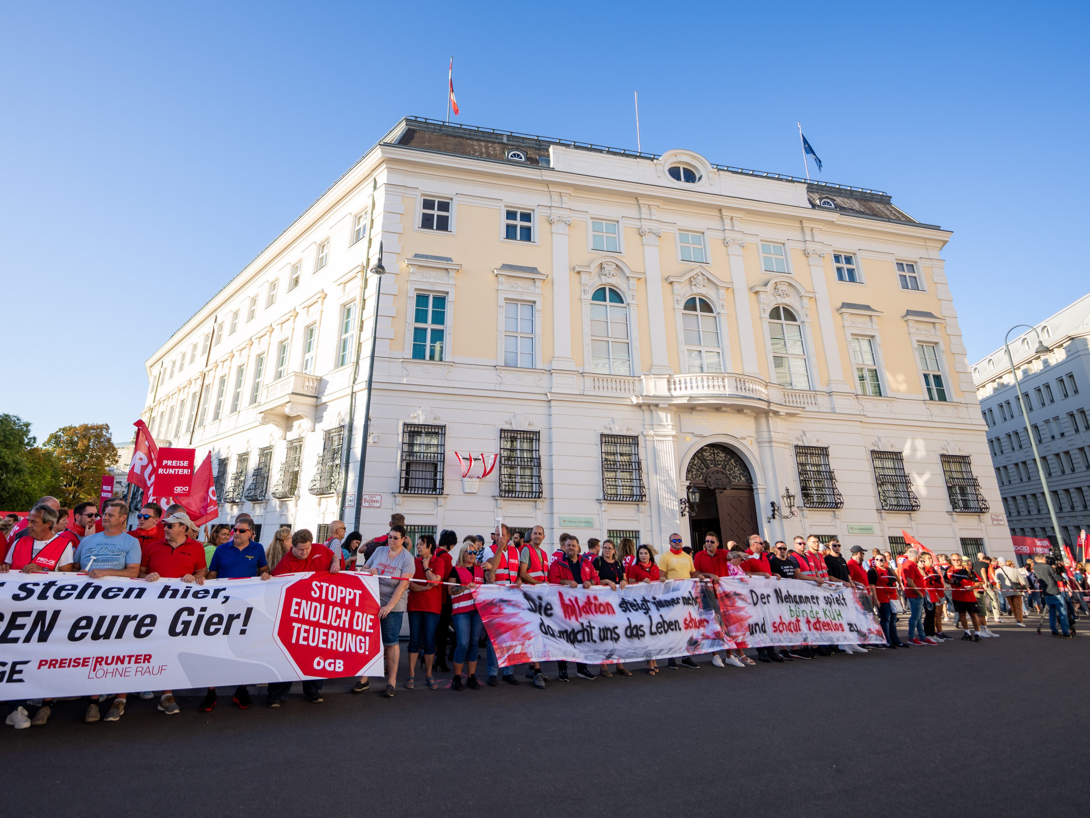 Der ÖGB forderte ein Ende der Teuerung. Der ÖGB forderte ein Ende der Teuerung.