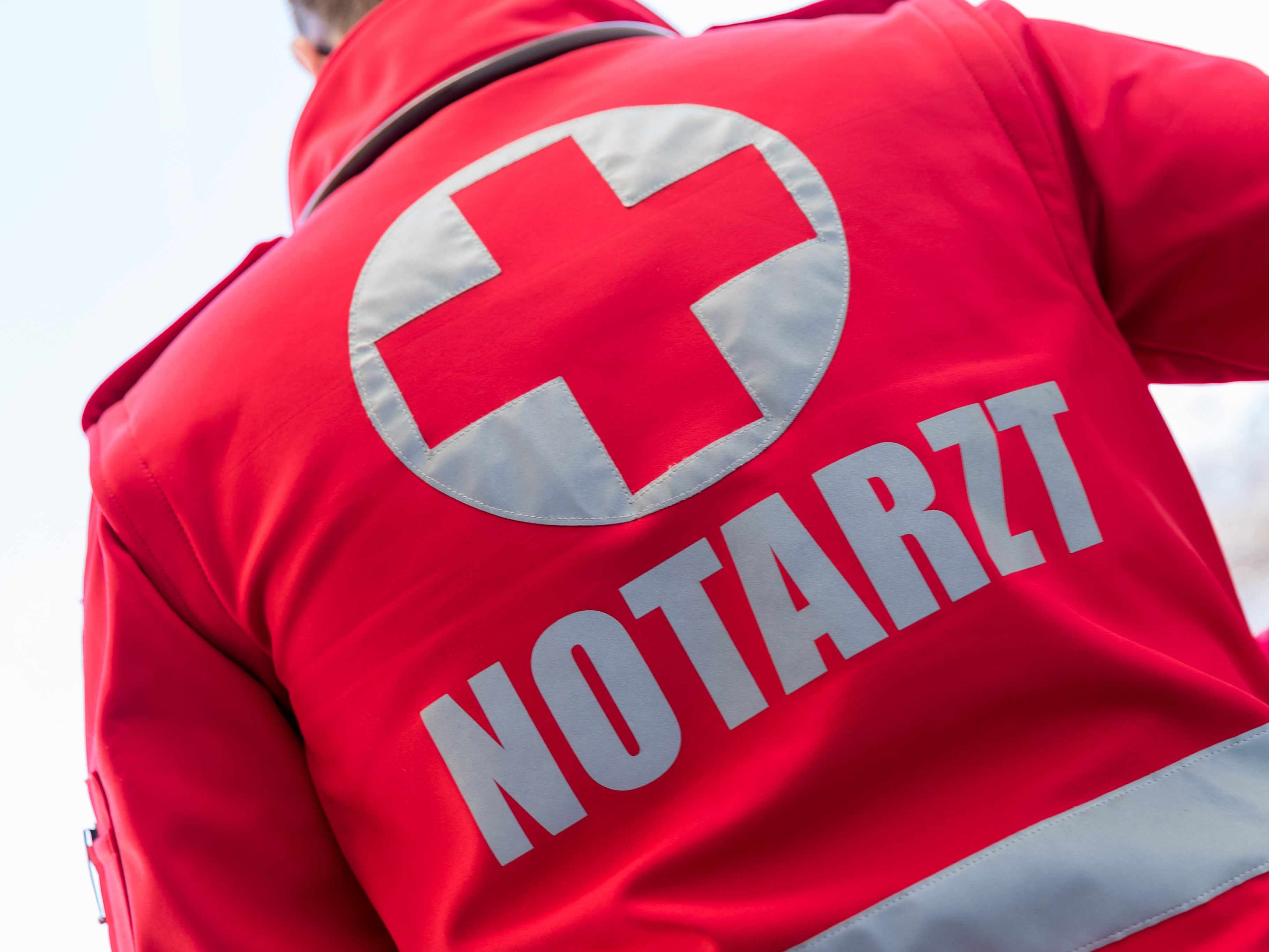 Bei einem Sturz in einer Grazer Lagerhalle wurde ein Arbeiter schwer verletzt.