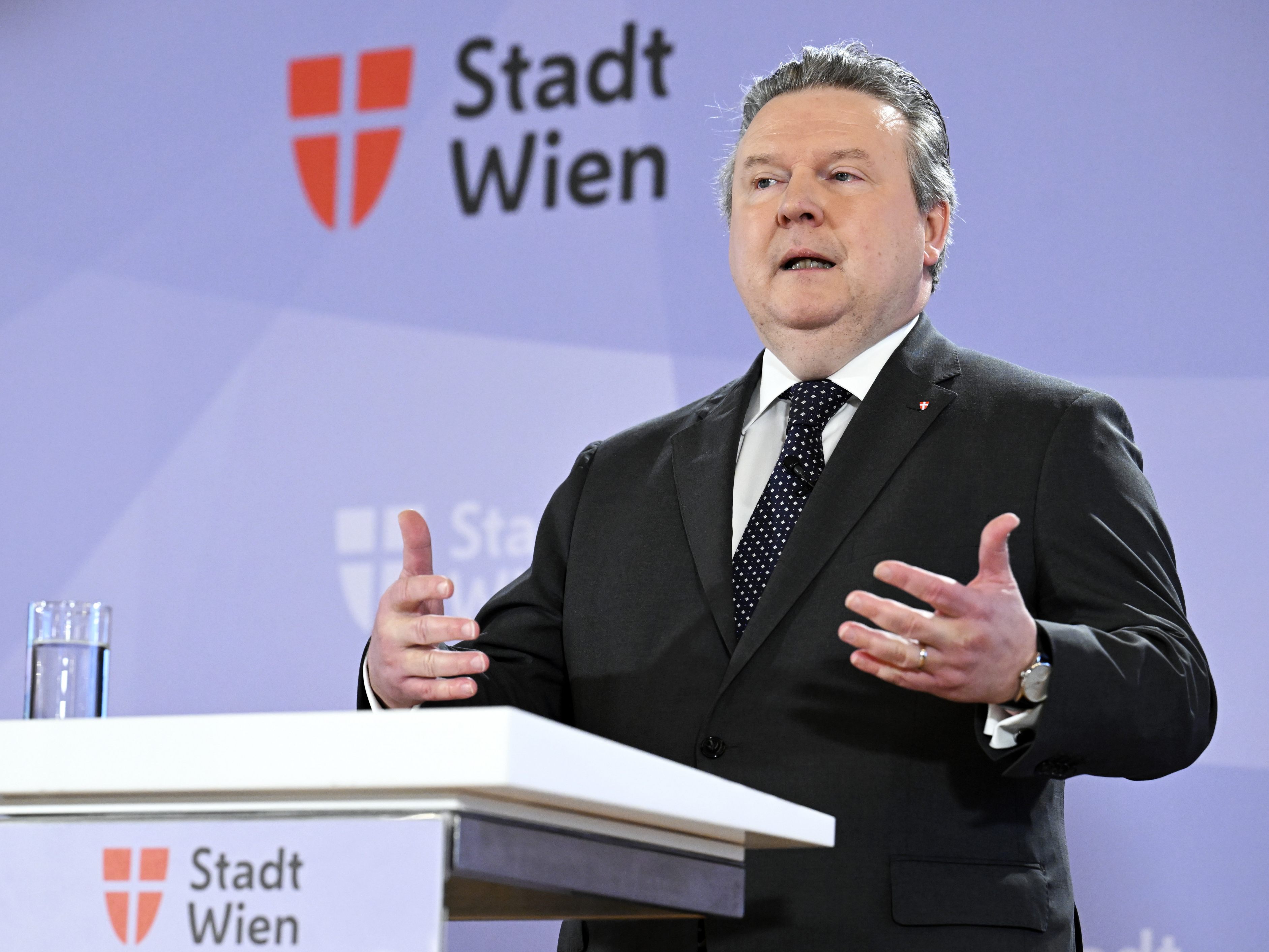 Bürgermeister Michael Ludwig (SPÖ) bedankte sich beim Krisenstab der Stadt Wien.