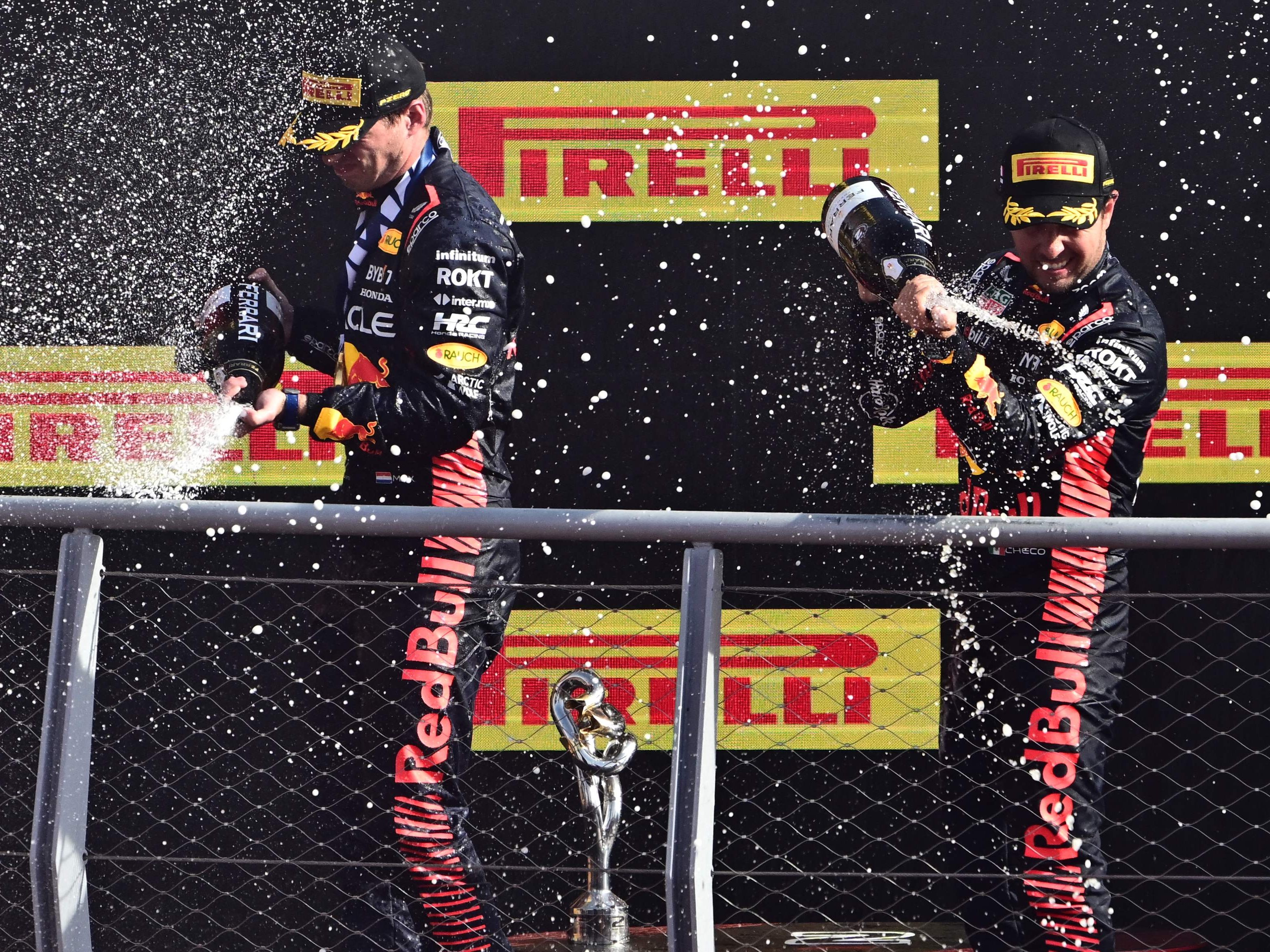 Verstappen feiert seinen Rekordsieg.