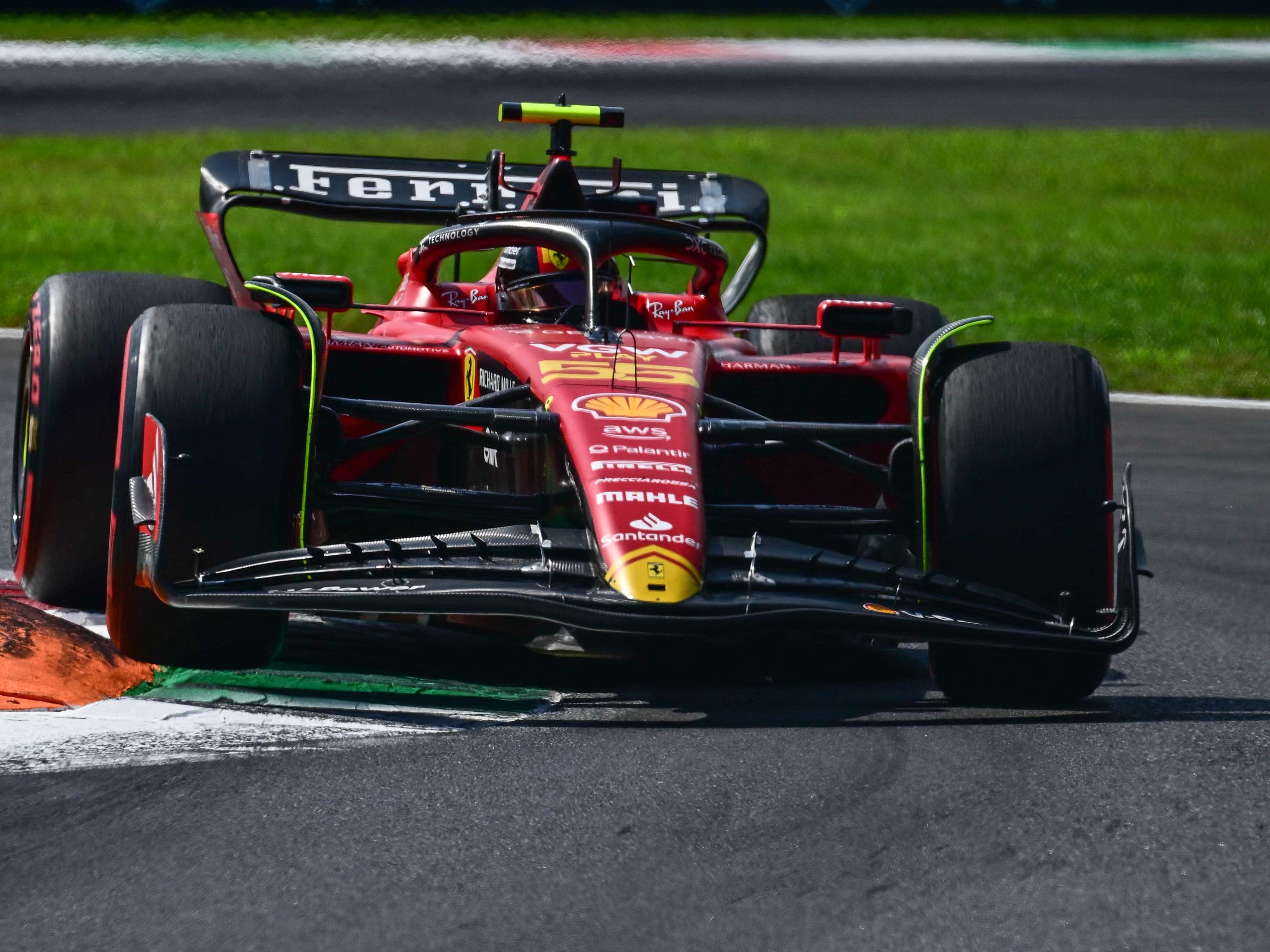 Carlos Sainz war im Training der Schnellste.