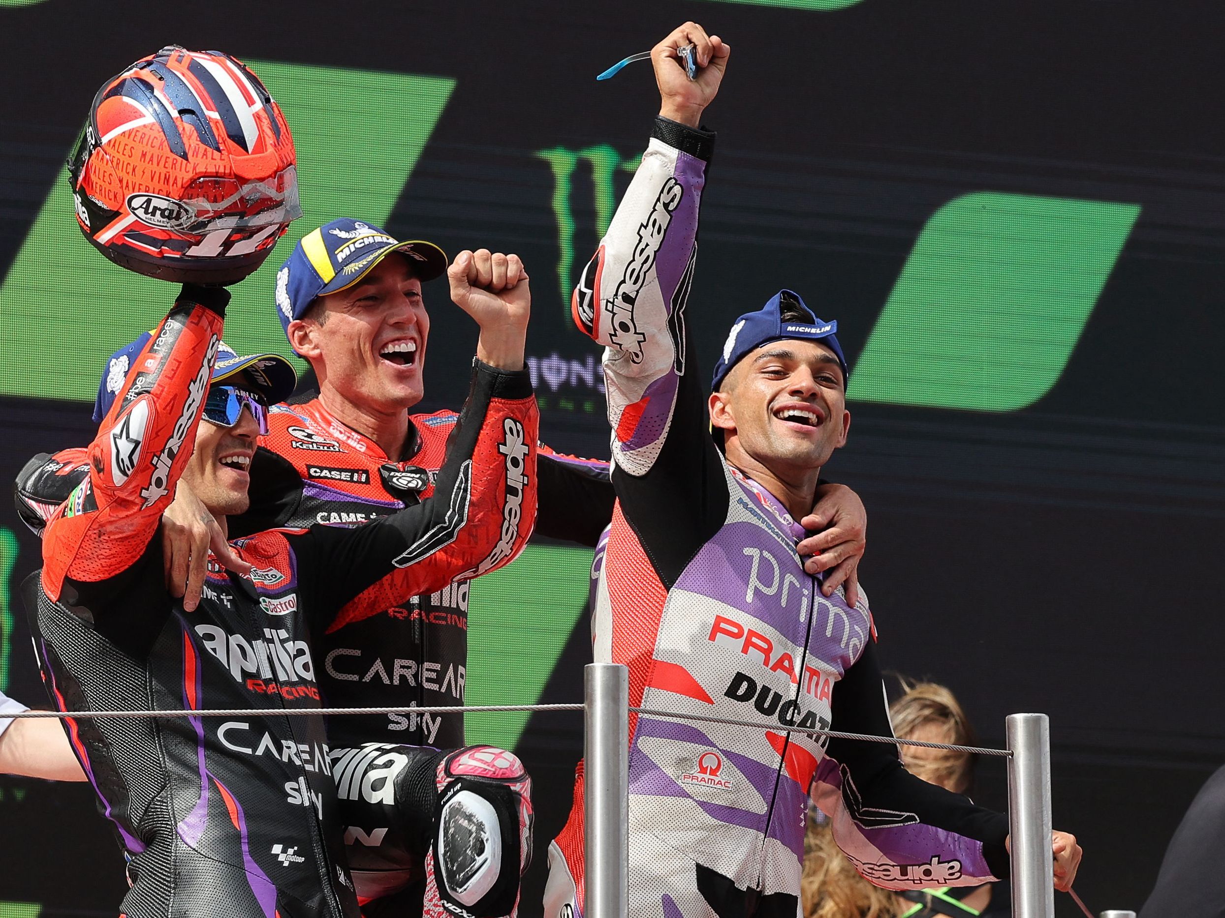 Espargaro feiert seinen Sieg.