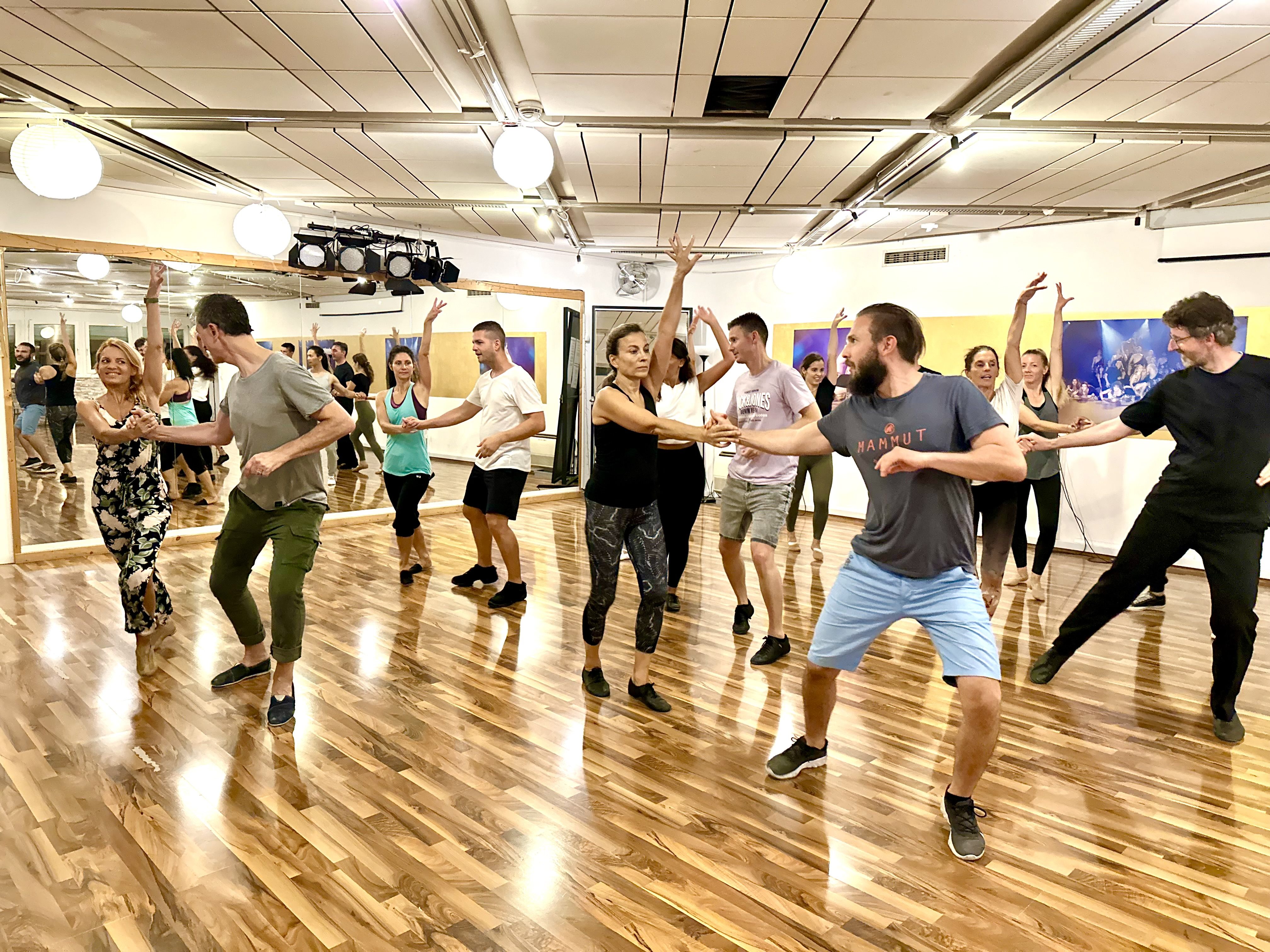 Tanzkurs der Showgruppe Tanzzentrum Bodensee. Tanzkurs der Showgruppe Tanzzentrum Bodensee.