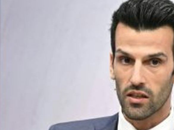 Der freiheitliche Politiker Udo Landbauer fordert ein "hartes Vorgehen gegen Klimakleber". Der freiheitliche Politiker Udo Landbauer fordert ein "hartes Vorgehen gegen Klimakleber".