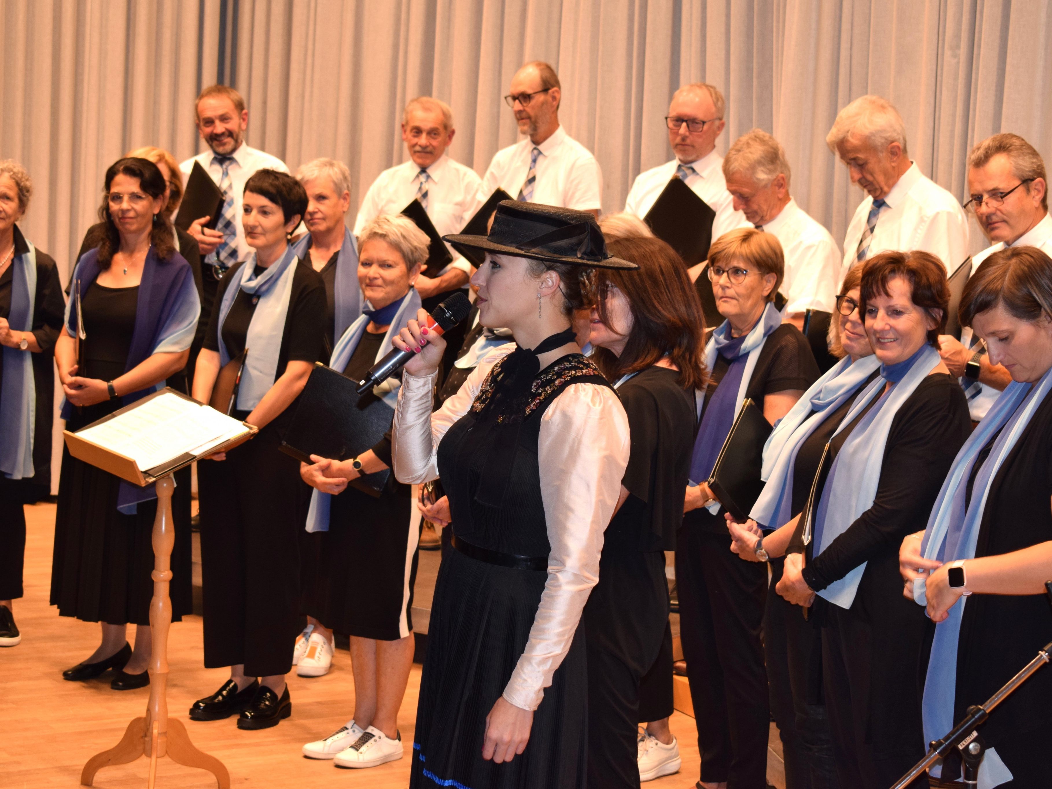Ein vielfältiges Programm wurde den 250 Besucherinnen und Besuchern geboten. Ein vielfältiges Programm wurde den 250 Besucherinnen und Besuchern geboten.