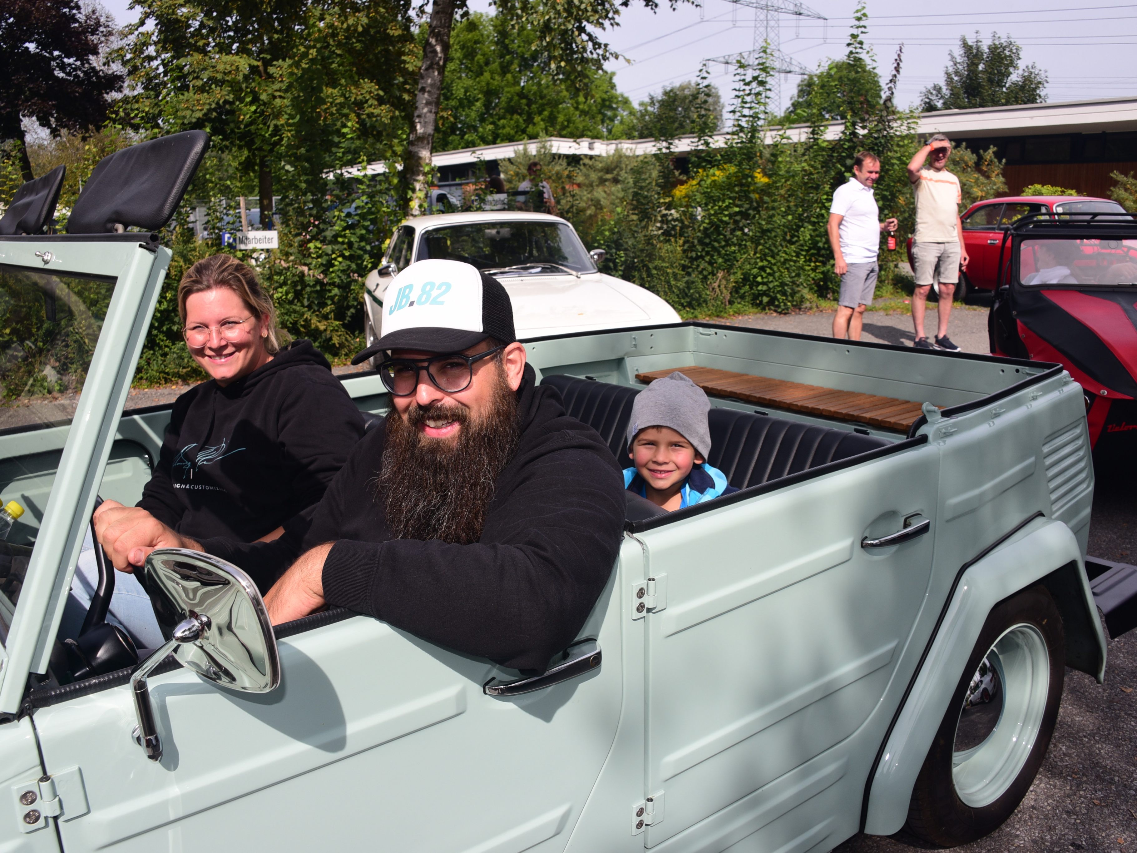 Coole Autos fuhren für den guten Zweck Coole Autos fuhren für den guten Zweck
