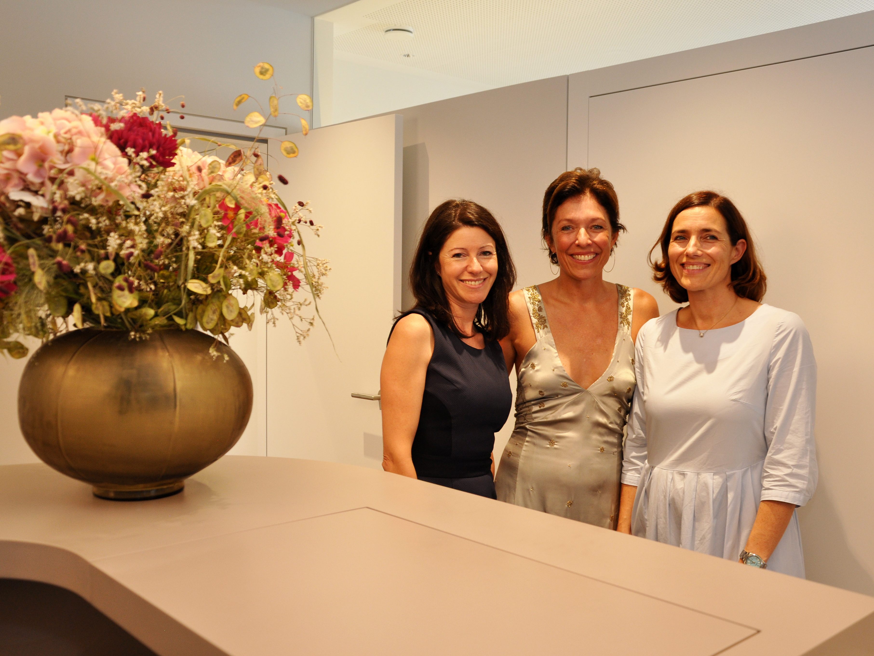 Die Fachärztinnen Angela Leisner-Möschel, Andrea Moosmann und Susanne Hartmann-Fussenegger bündeln ihre Kompetenzen in einer Gemeinschaftspraxis. Die Fachärztinnen Angela Leisner-Möschel, Andrea Moosmann und Susanne Hartmann-Fussenegger bündeln ihre Kompetenzen in einer Gemeinschaftspraxis.